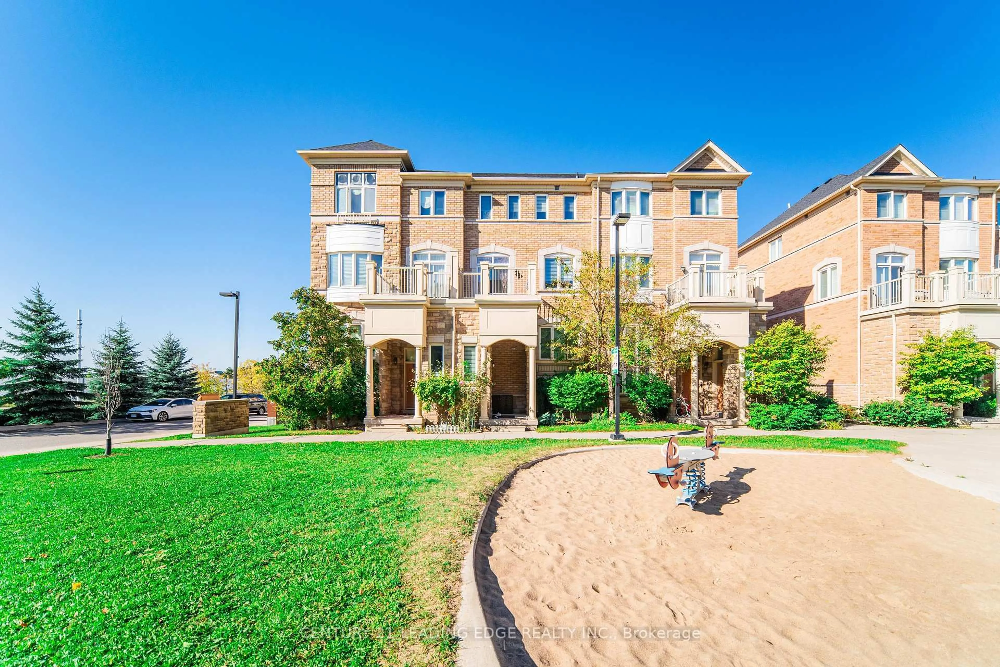 A pic from outside/outdoor area/front of a property/back of a property/a pic from drone, building for 5 Dearie Lane, Markham Ontario L3R 2L8