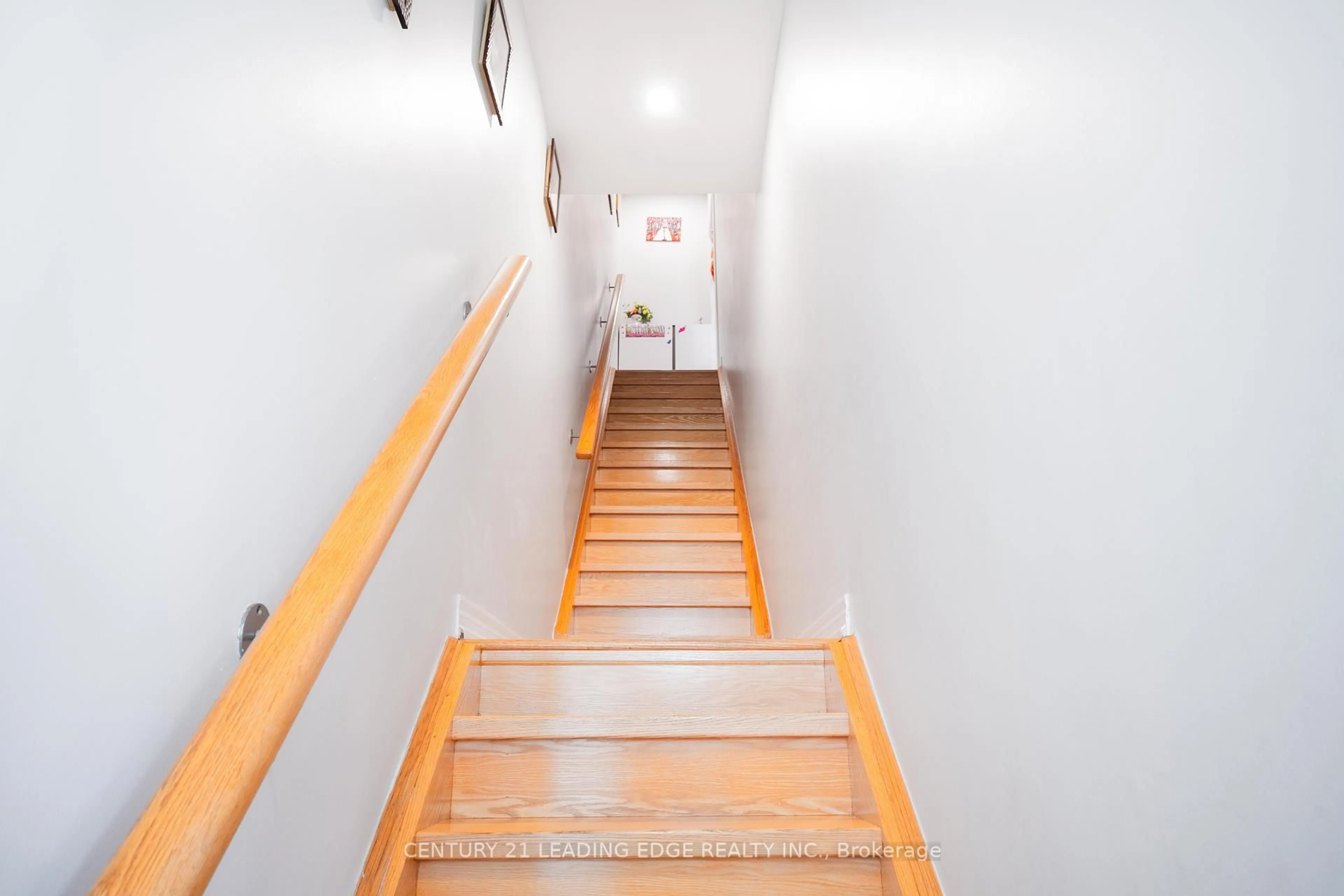 Stairs for 5 Dearie Lane, Markham Ontario L3R 2L8