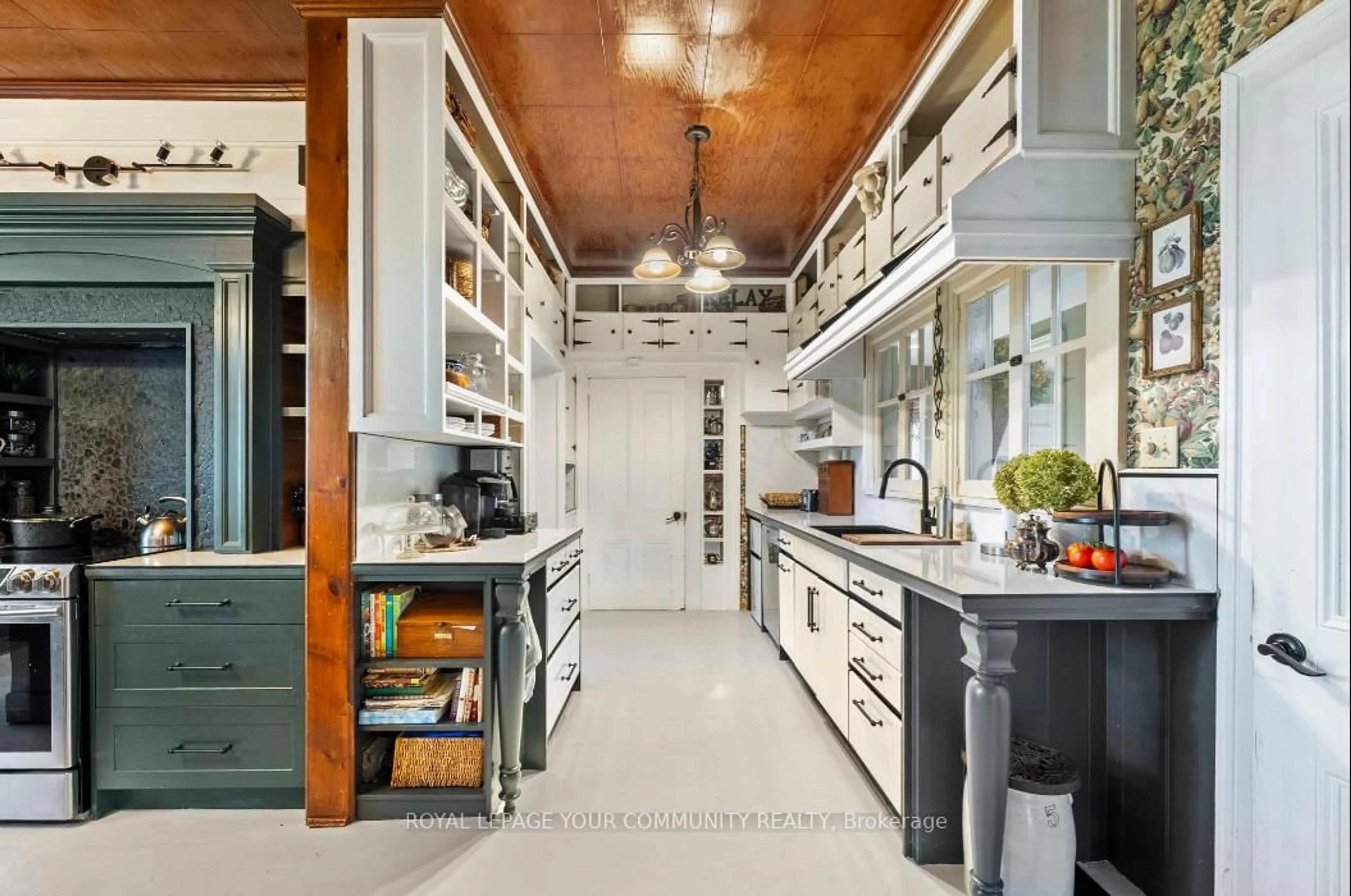 Contemporary kitchen, ceramic/tile floor for 2665 Boag Rd, East Gwillimbury Ontario L0G 1R0