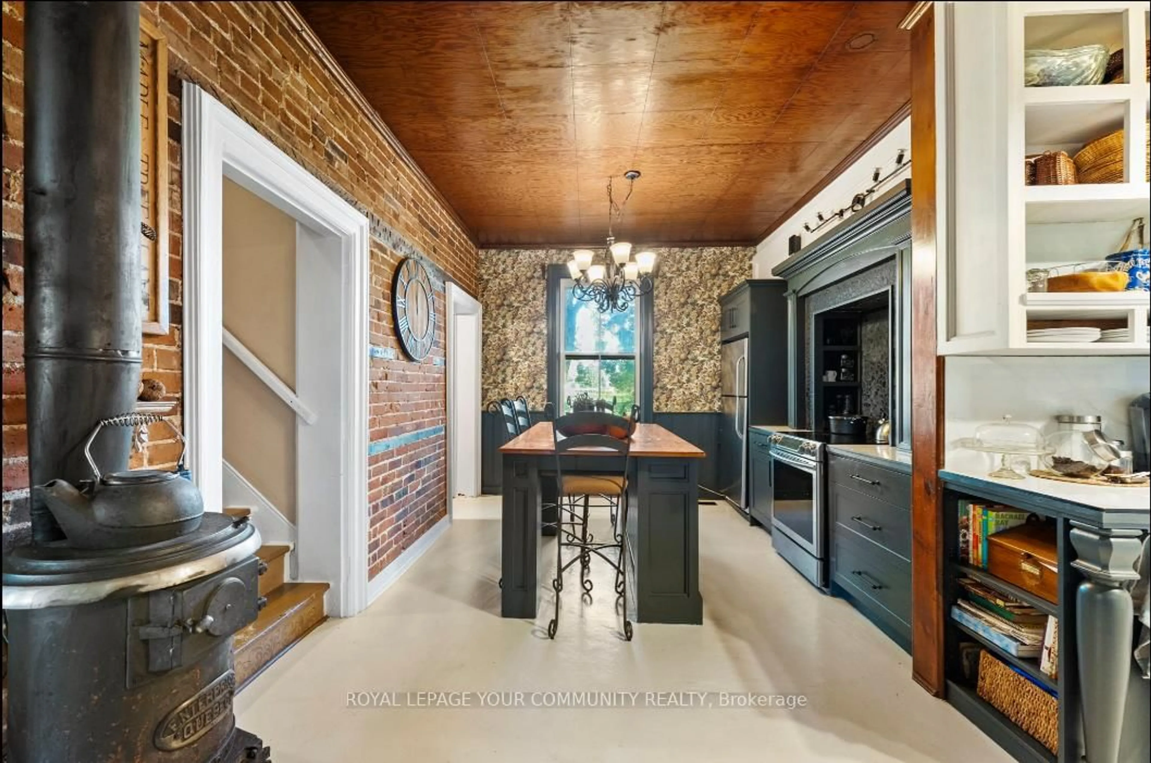Open concept kitchen, ceramic/tile floor for 2665 Boag Rd, East Gwillimbury Ontario L0G 1R0