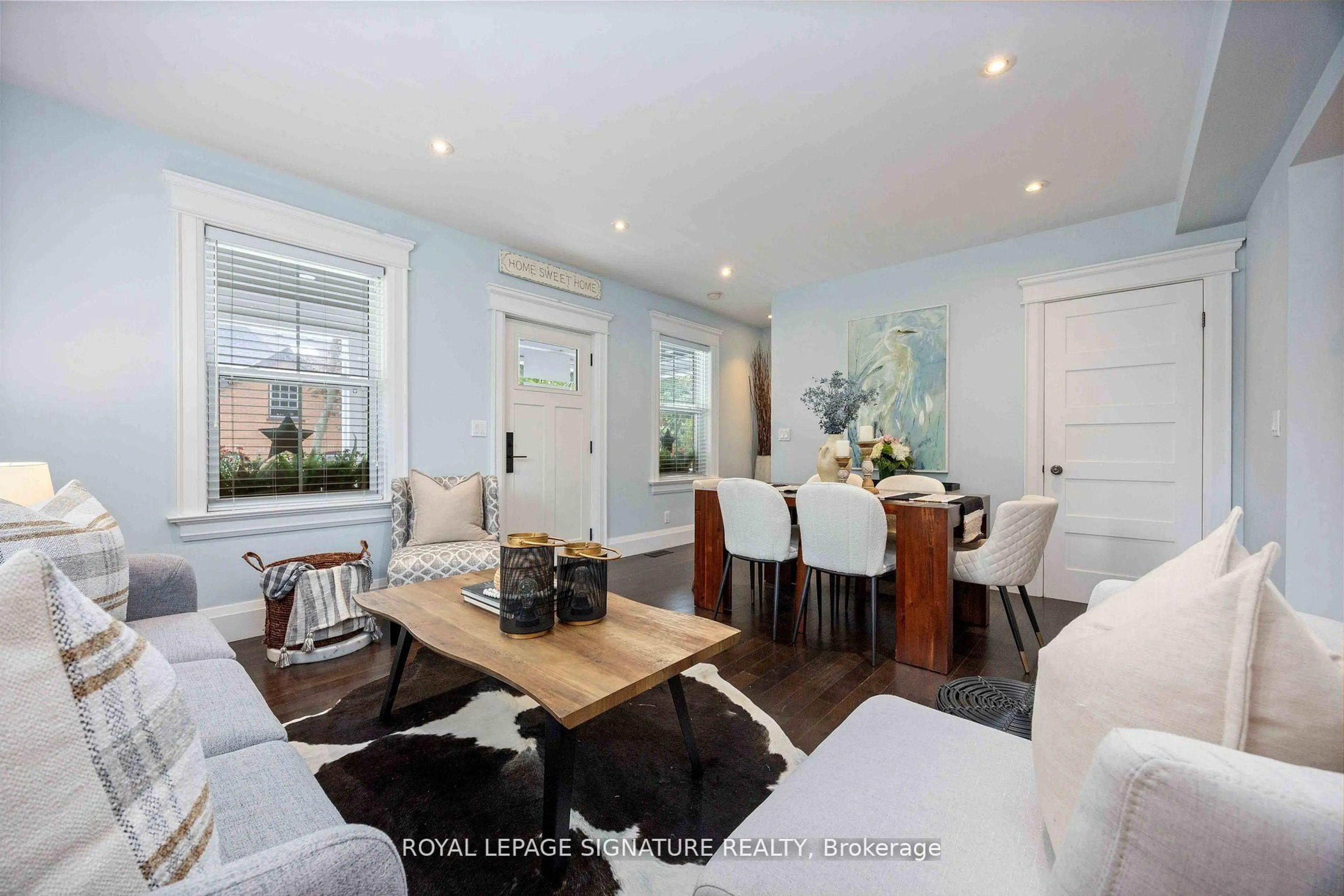 Living room with furniture, wood/laminate floor for 213 Second St, Whitchurch-Stouffville Ontario L4A 1B9