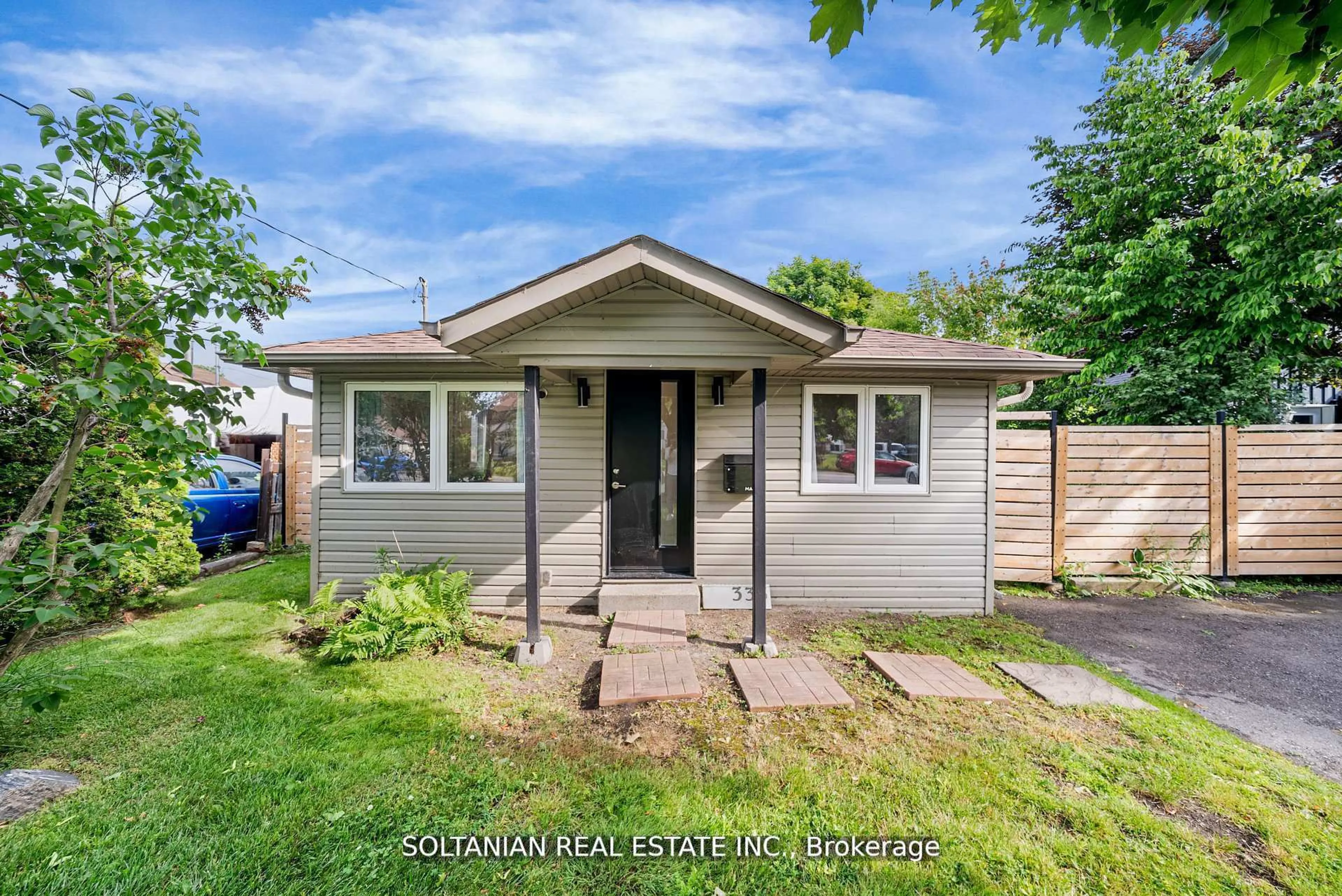 Home with vinyl exterior material, street for 335 Miami Dr, Georgina Ontario L4P 2Z6