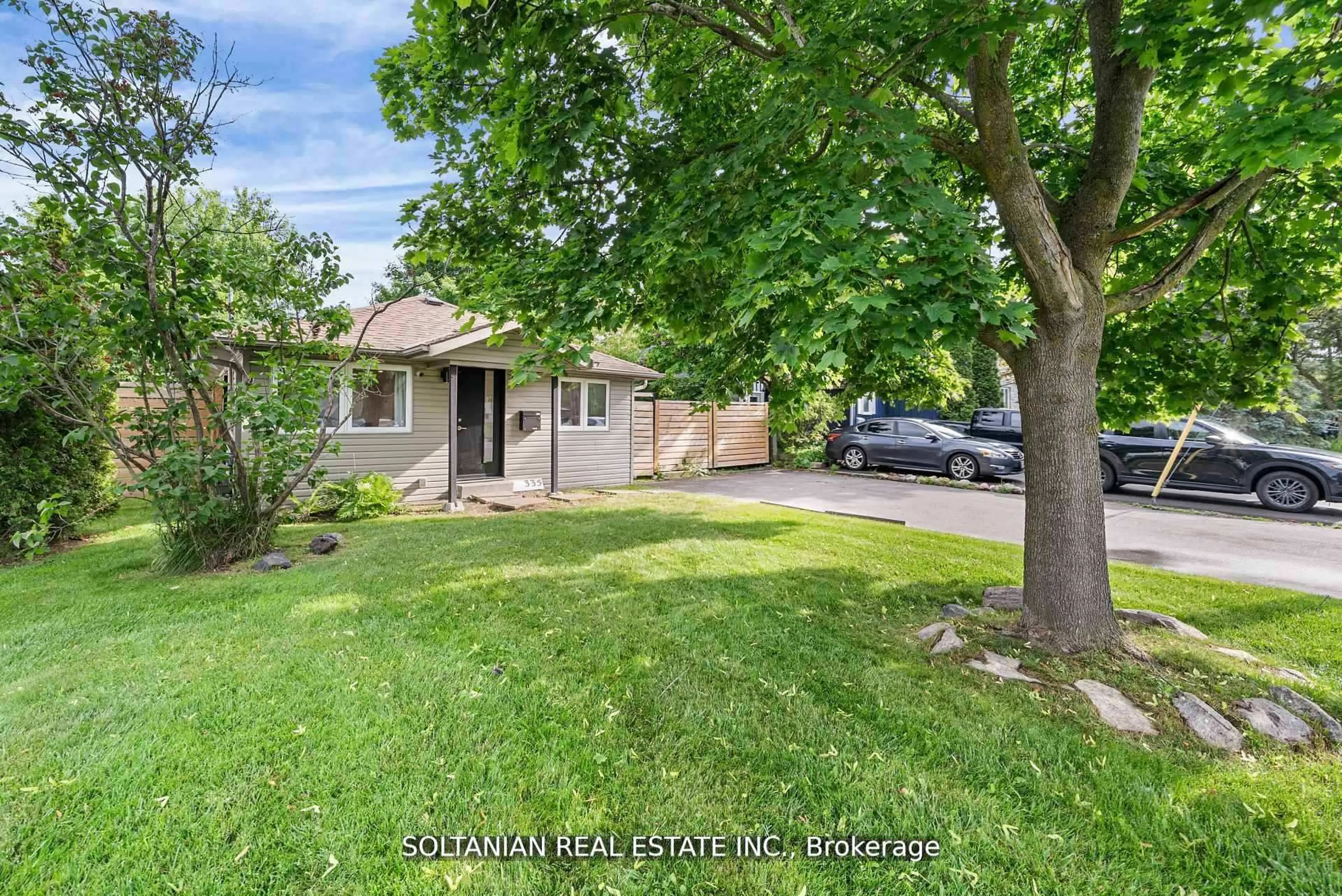 A pic from outside/outdoor area/front of a property/back of a property/a pic from drone, street for 335 Miami Dr, Georgina Ontario L4P 2Z6