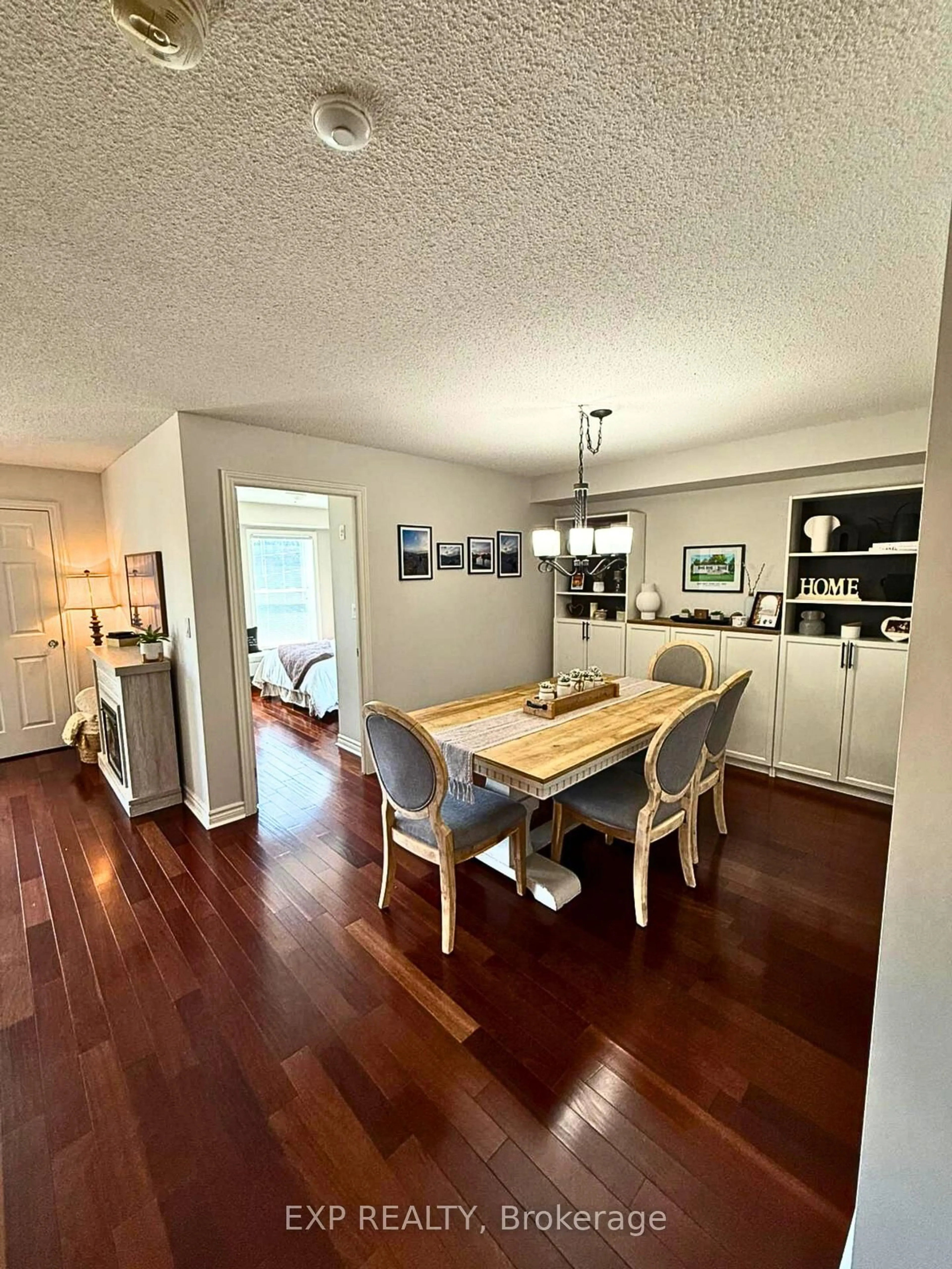 Dining room, wood/laminate floor for 22 James Hill Crt #208, Uxbridge Ontario L9P 1Y6