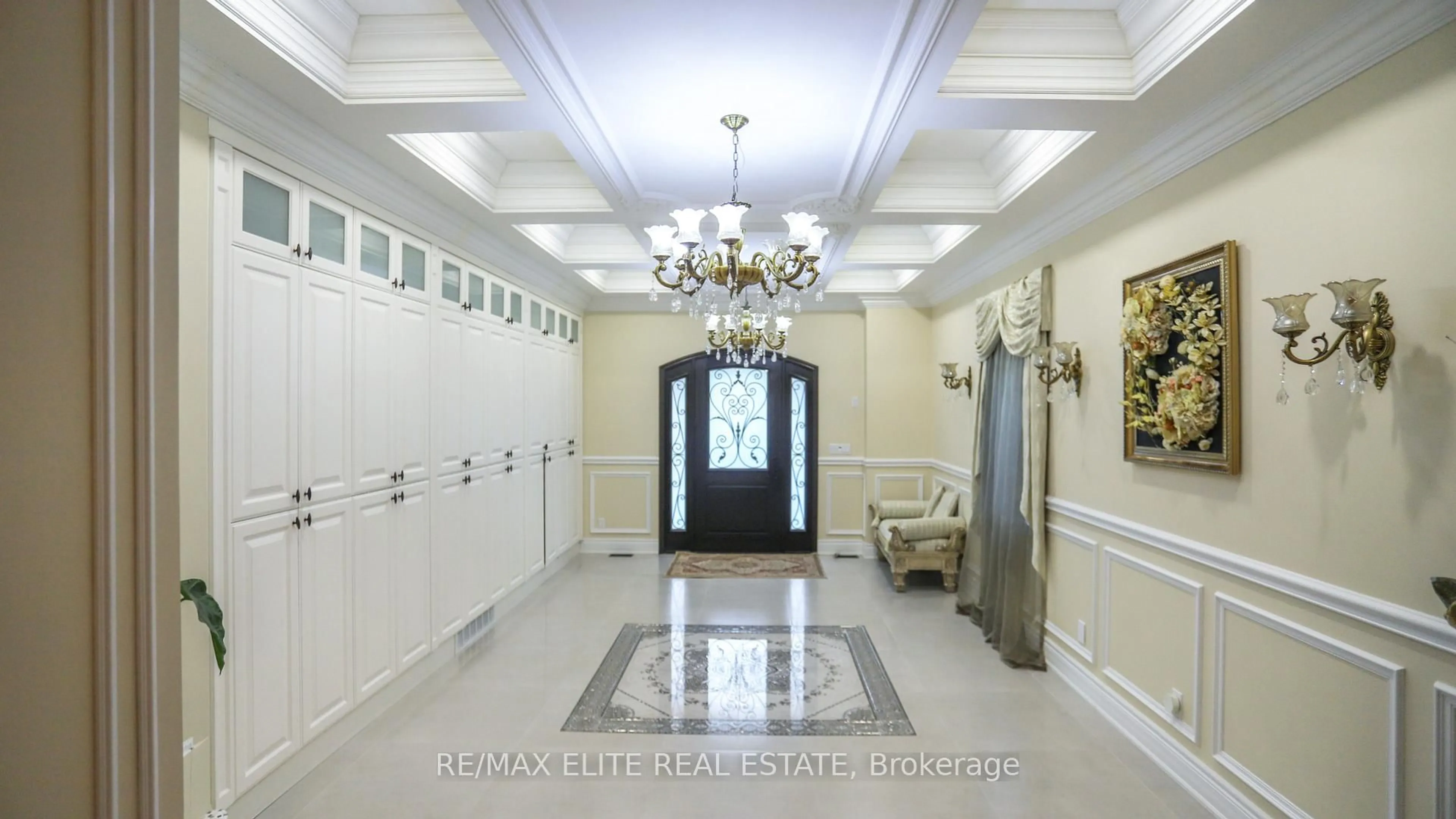 Indoor foyer for 48 Pemberton Rd, Richmond Hill Ontario L4C 3T4
