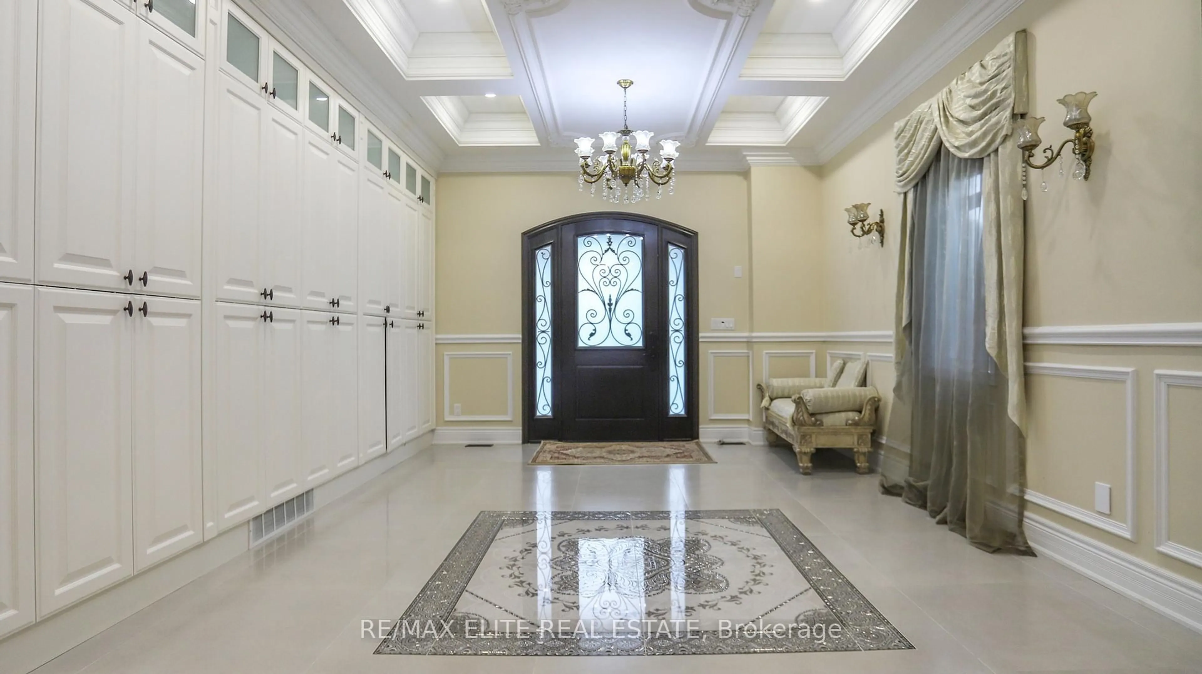 Indoor foyer for 48 Pemberton Rd, Richmond Hill Ontario L4C 3T4