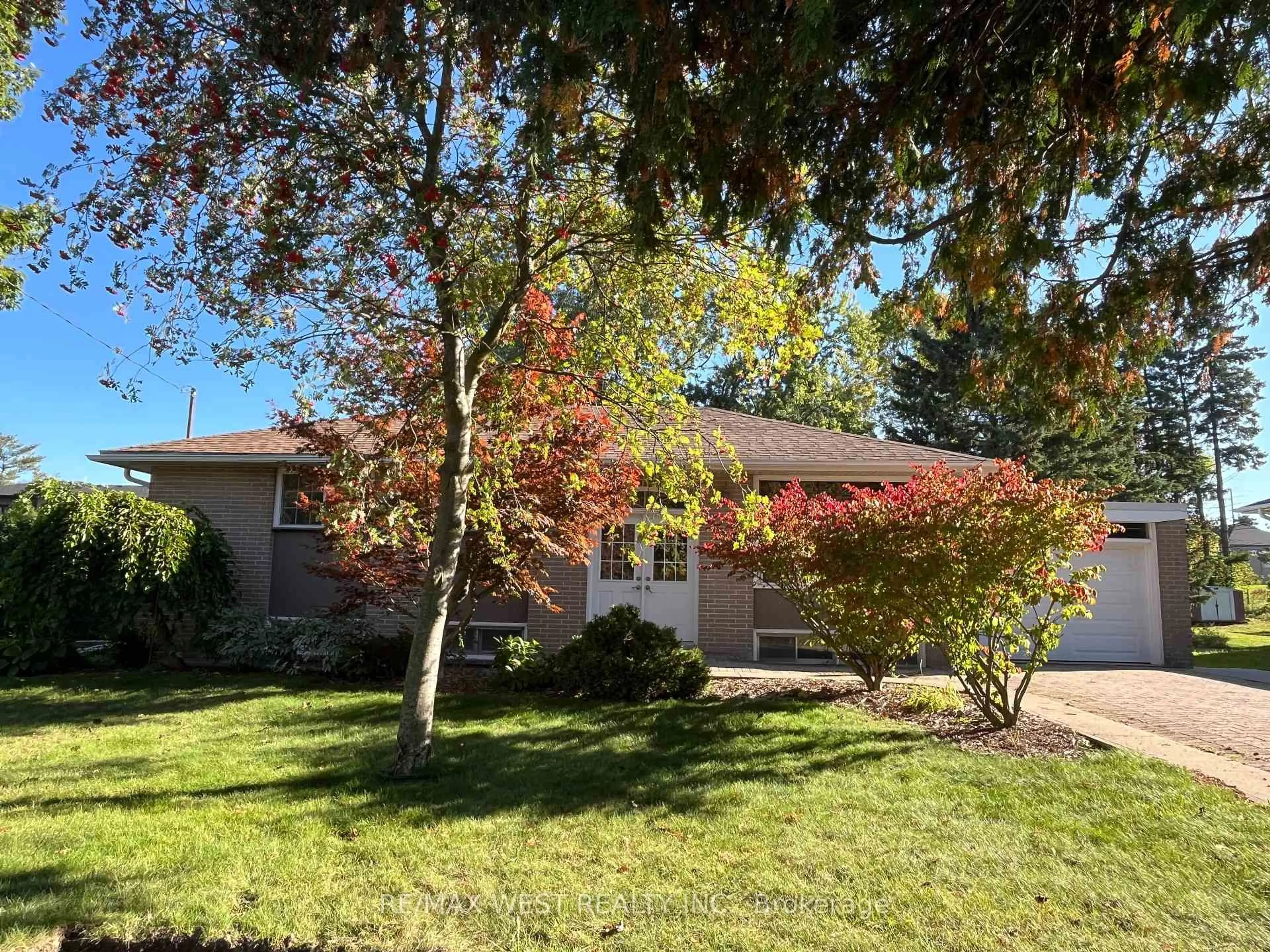 Home with vinyl exterior material, street for 25 Norman Ave, King Ontario L0G 1N0