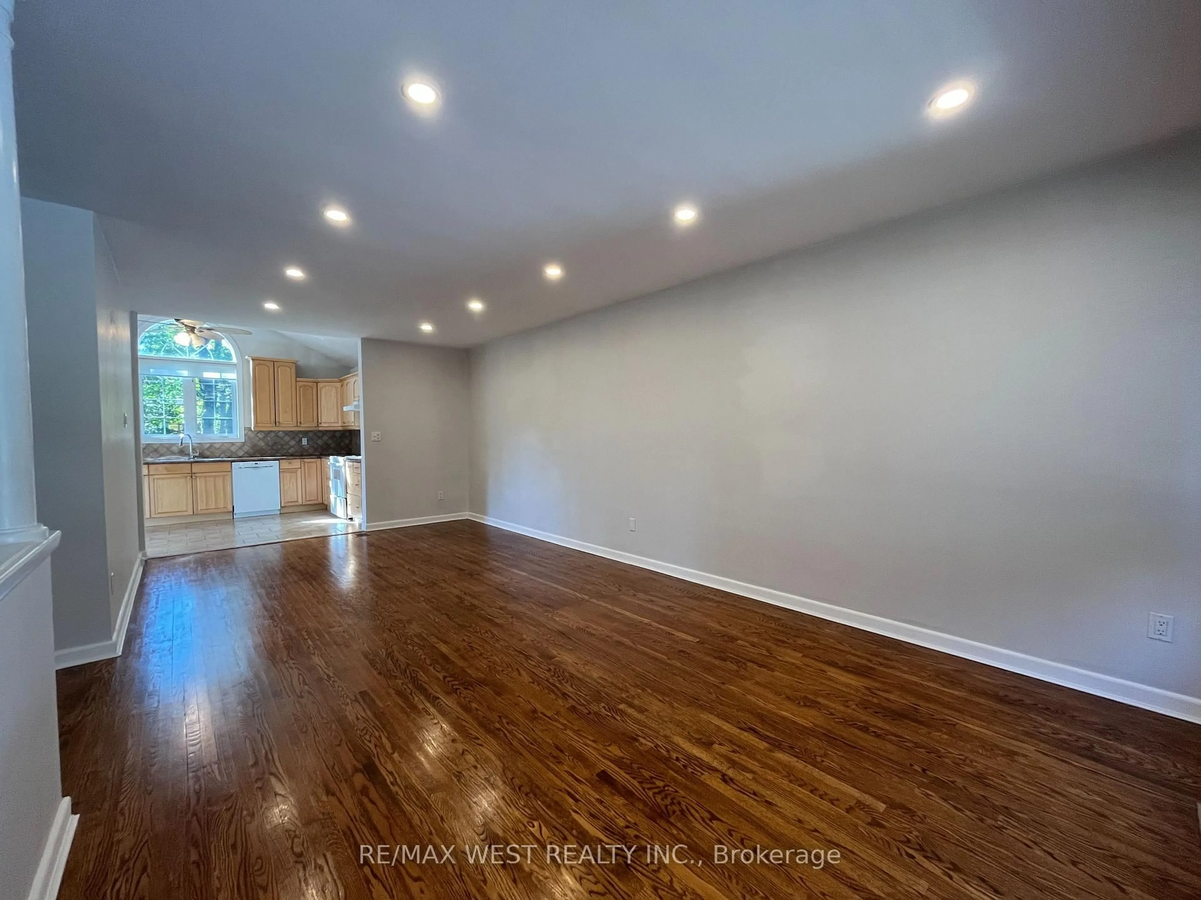 A pic of a room for 25 Norman Ave, King Ontario L0G 1N0