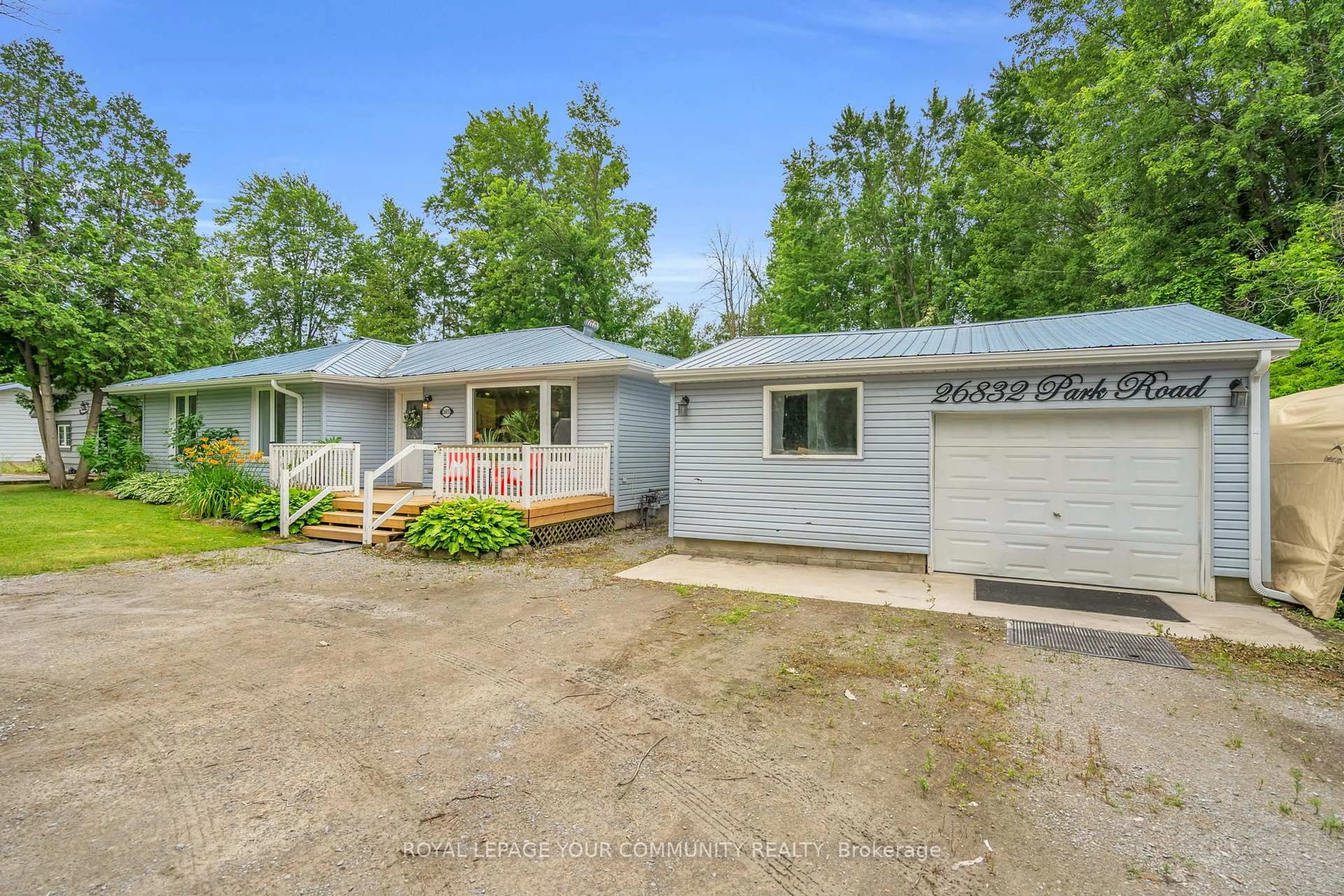A pic from outside/outdoor area/front of a property/back of a property/a pic from drone, street for 26832 Park Rd, Georgina Ontario L0E 1R0