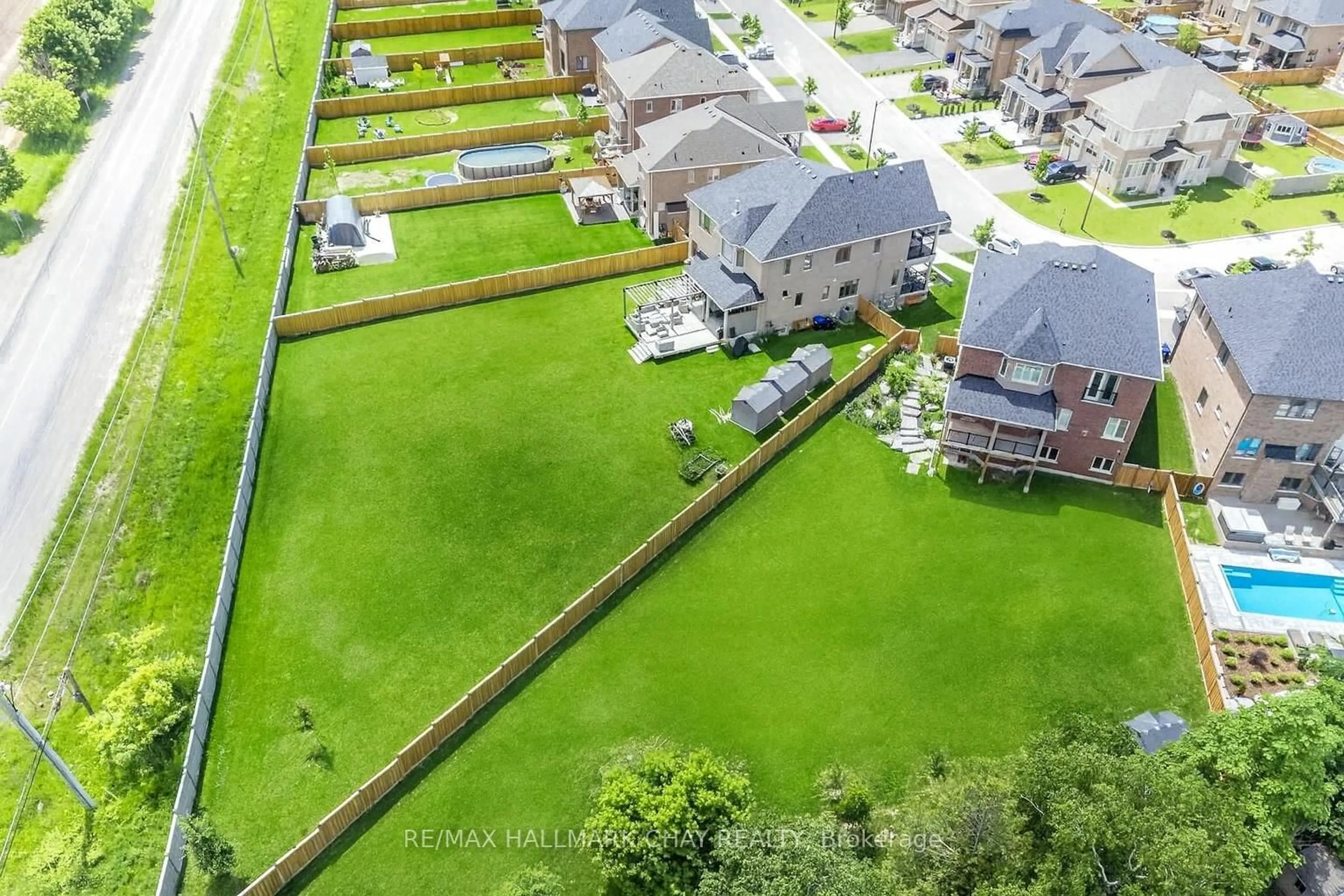 A pic from outside/outdoor area/front of a property/back of a property/a pic from drone, street for 38 Gould Cres, New Tecumseth Ontario L0G 1A0