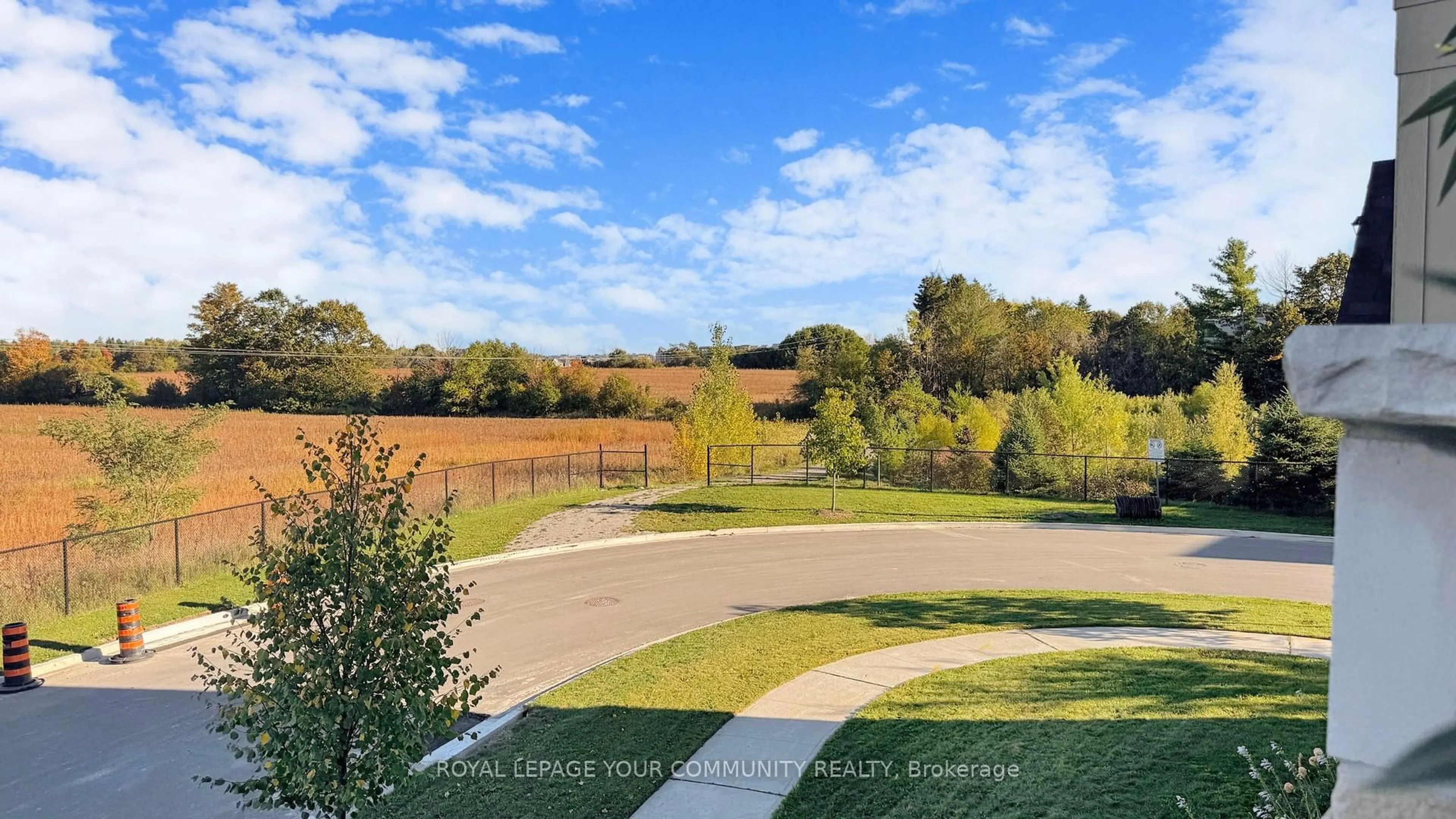A pic from outside/outdoor area/front of a property/back of a property/a pic from drone, water/lake/river/ocean view for 32 Delft Dr, Markham Ontario L6C 0Z1