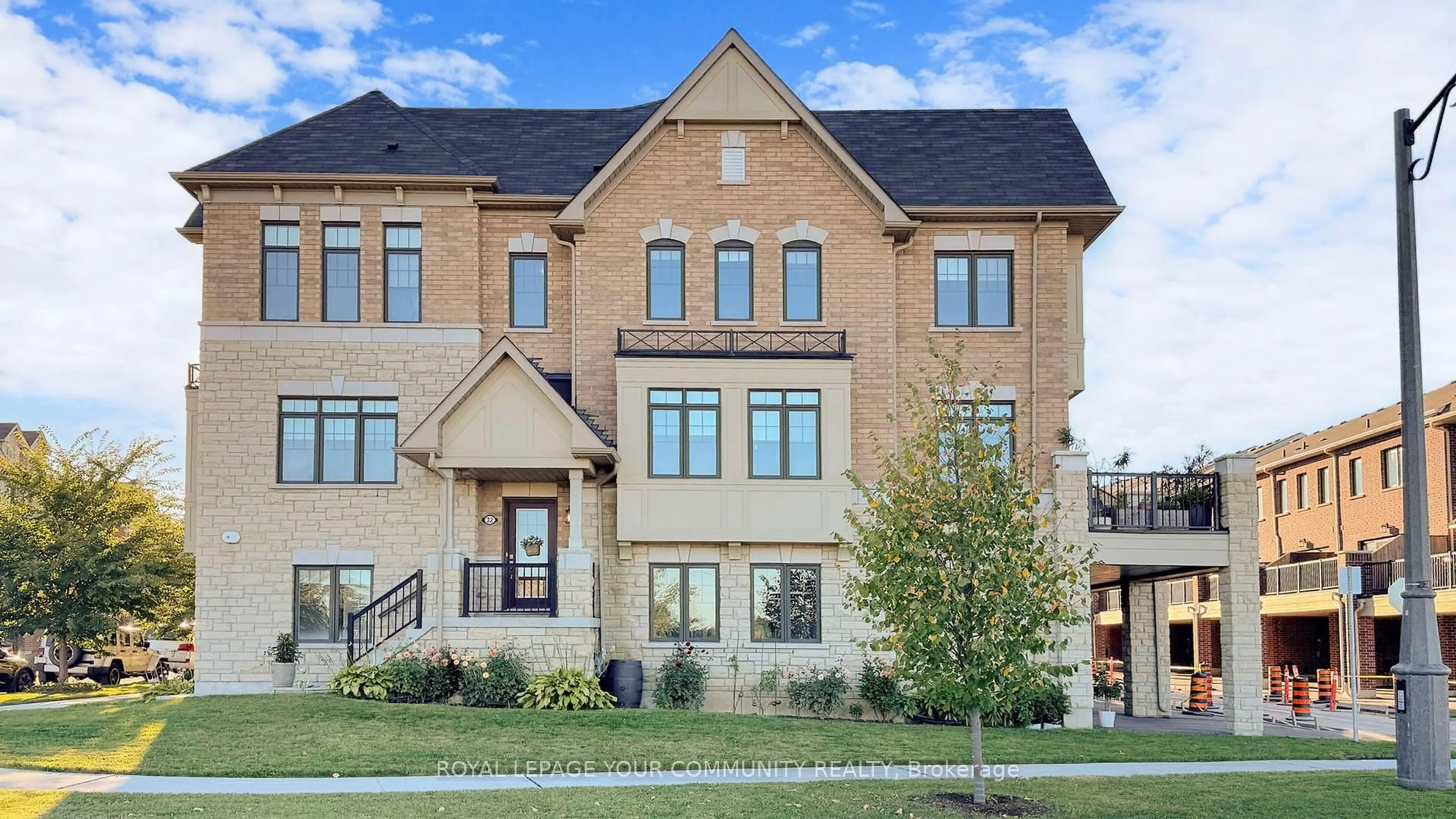 Home with brick exterior material, unknown for 32 Delft Dr, Markham Ontario L6C 0Z1