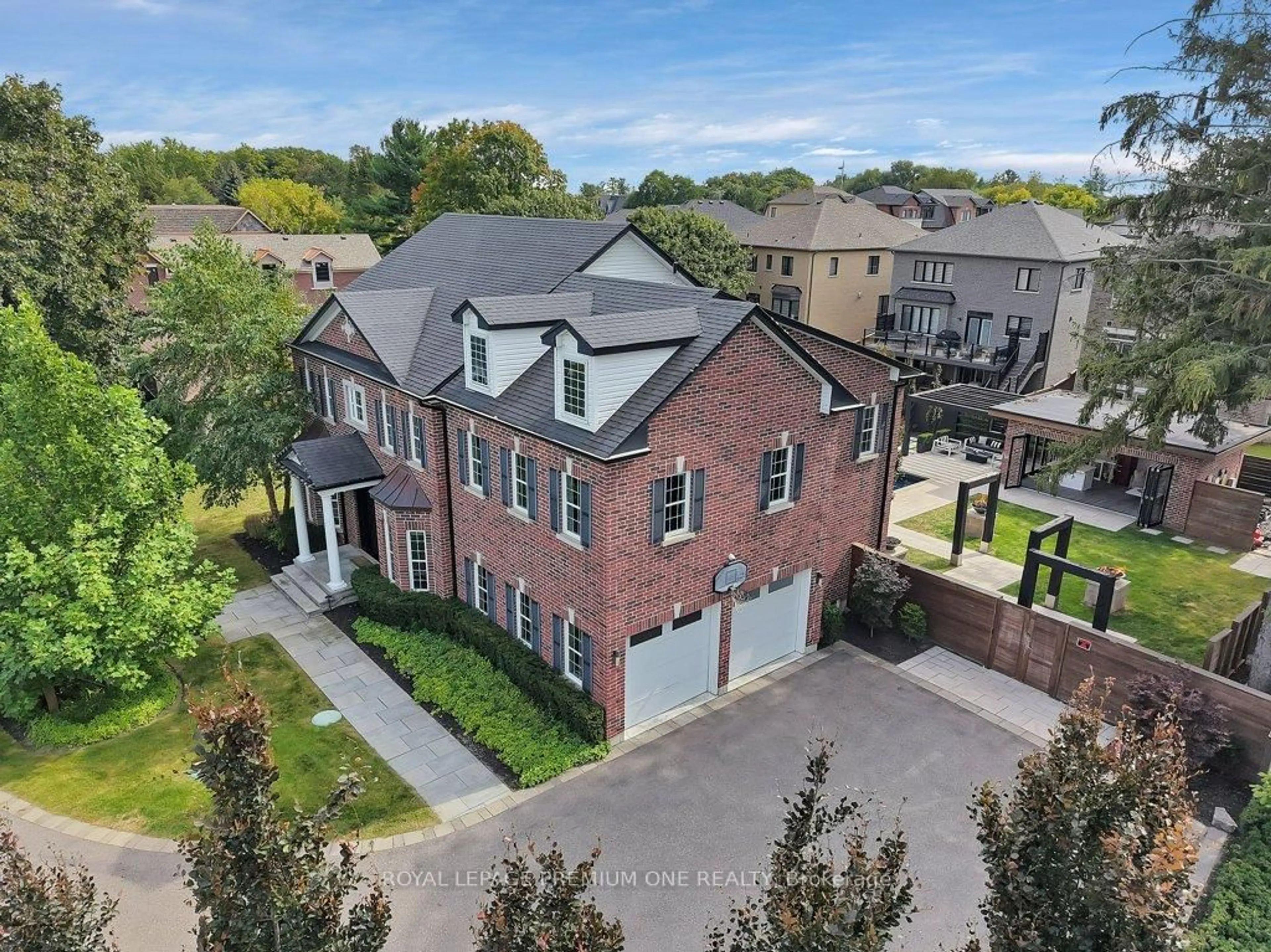 A pic from outside/outdoor area/front of a property/back of a property/a pic from drone, street for 667 Nashville Rd, Vaughan Ontario L0J 1C0