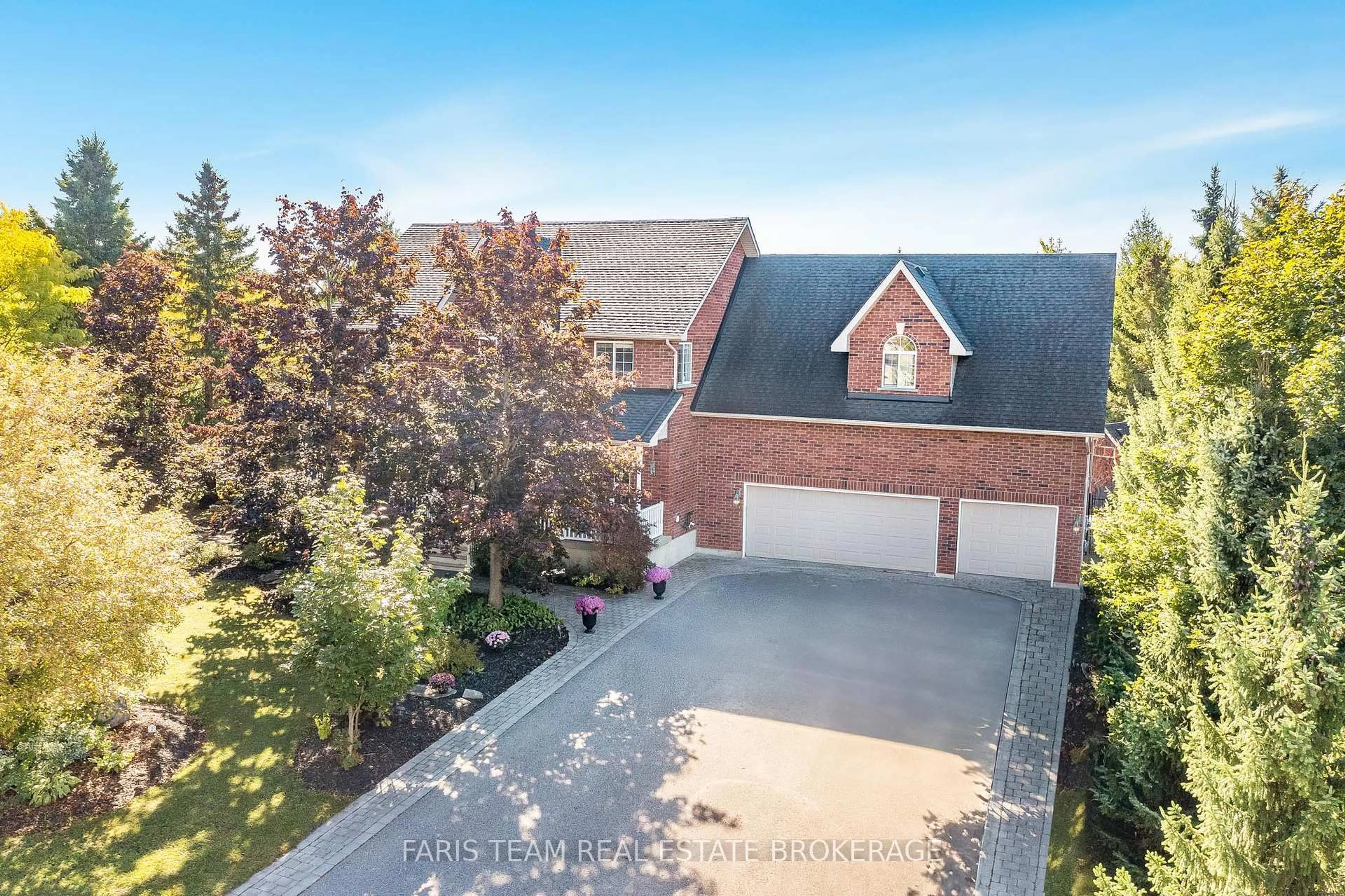 A pic from outside/outdoor area/front of a property/back of a property/a pic from drone, street for 2 Evergreen Lane, Essa Ontario L0L 2N0