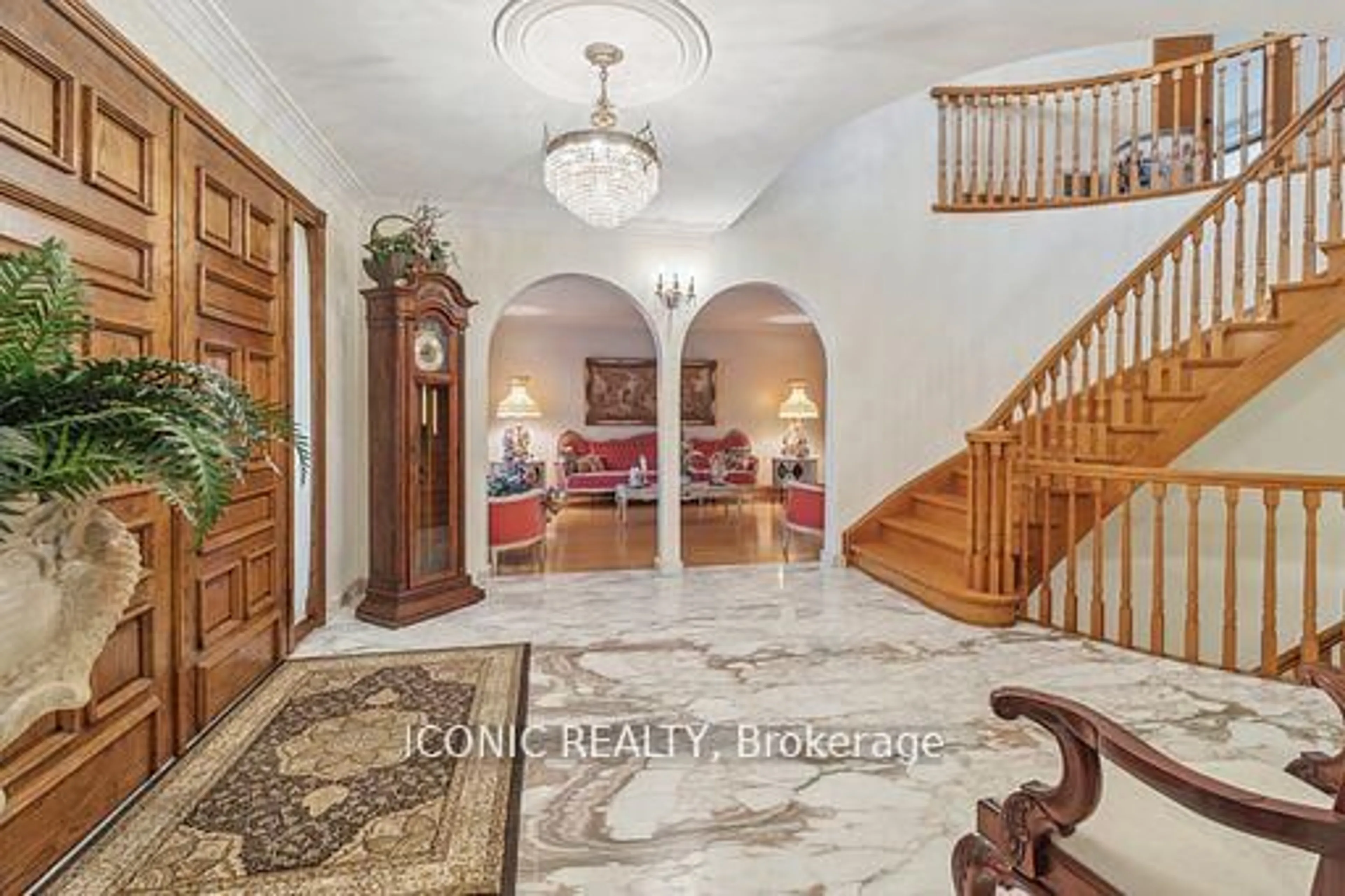 Indoor entryway for 44 Wigwoss Dr, Vaughan Ontario L4L 2P8