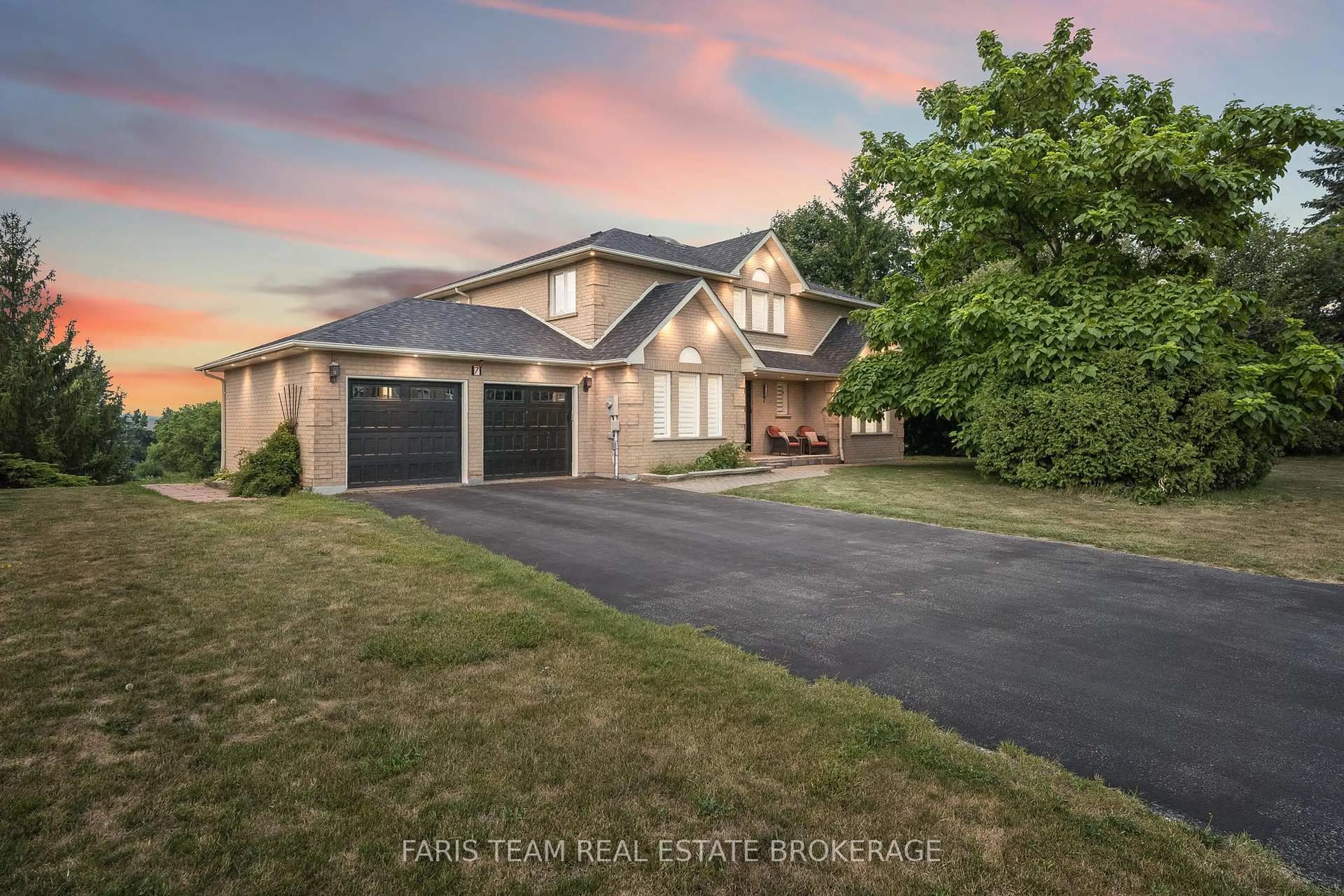 A pic from outside/outdoor area/front of a property/back of a property/a pic from drone, street for 7 Golfview Blvd, Bradford West Gwillimbury Ontario L3Z 2A6