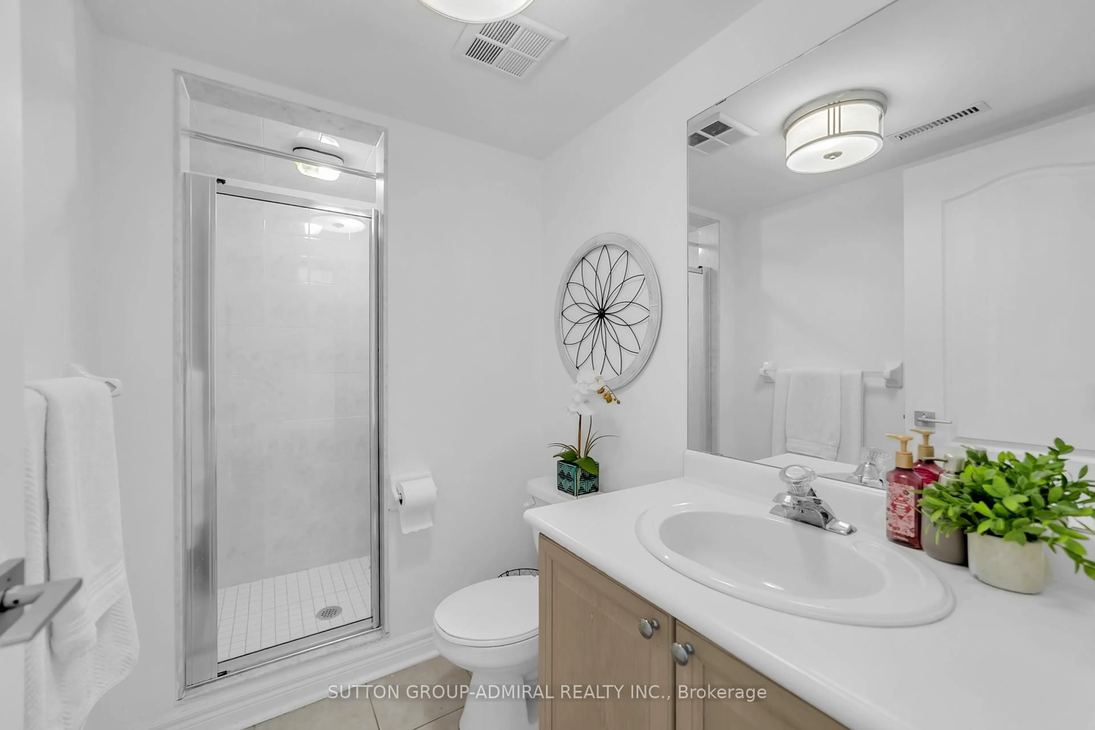 Standard bathroom, ceramic/tile floor for 255 Shaftsbury Ave #64, Richmond Hill Ontario L4C 0L9