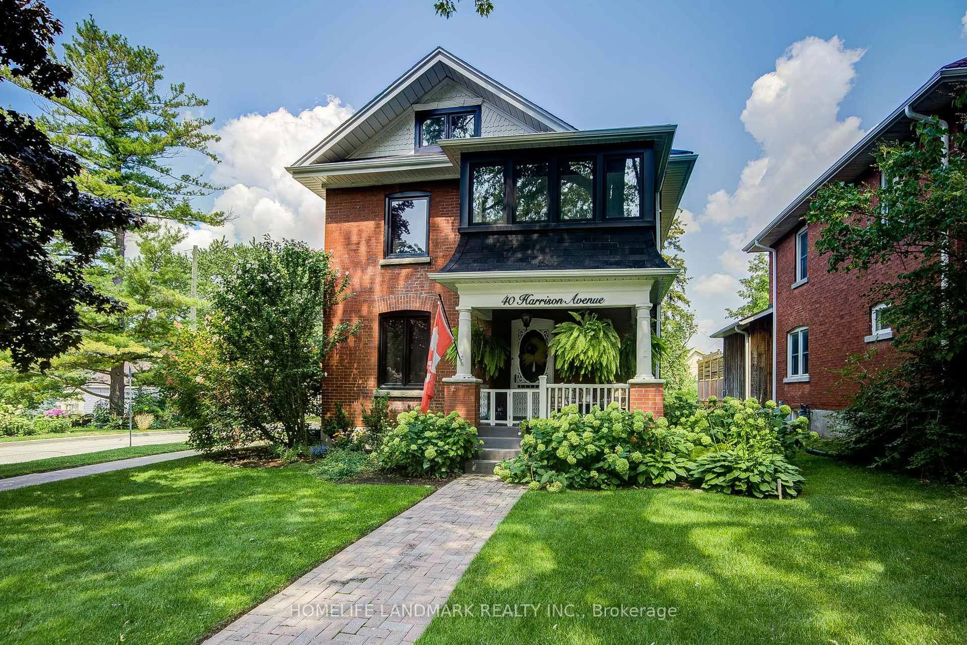 Home with brick exterior material, street for 40 Harrison Ave, Aurora Ontario L4G 1E1