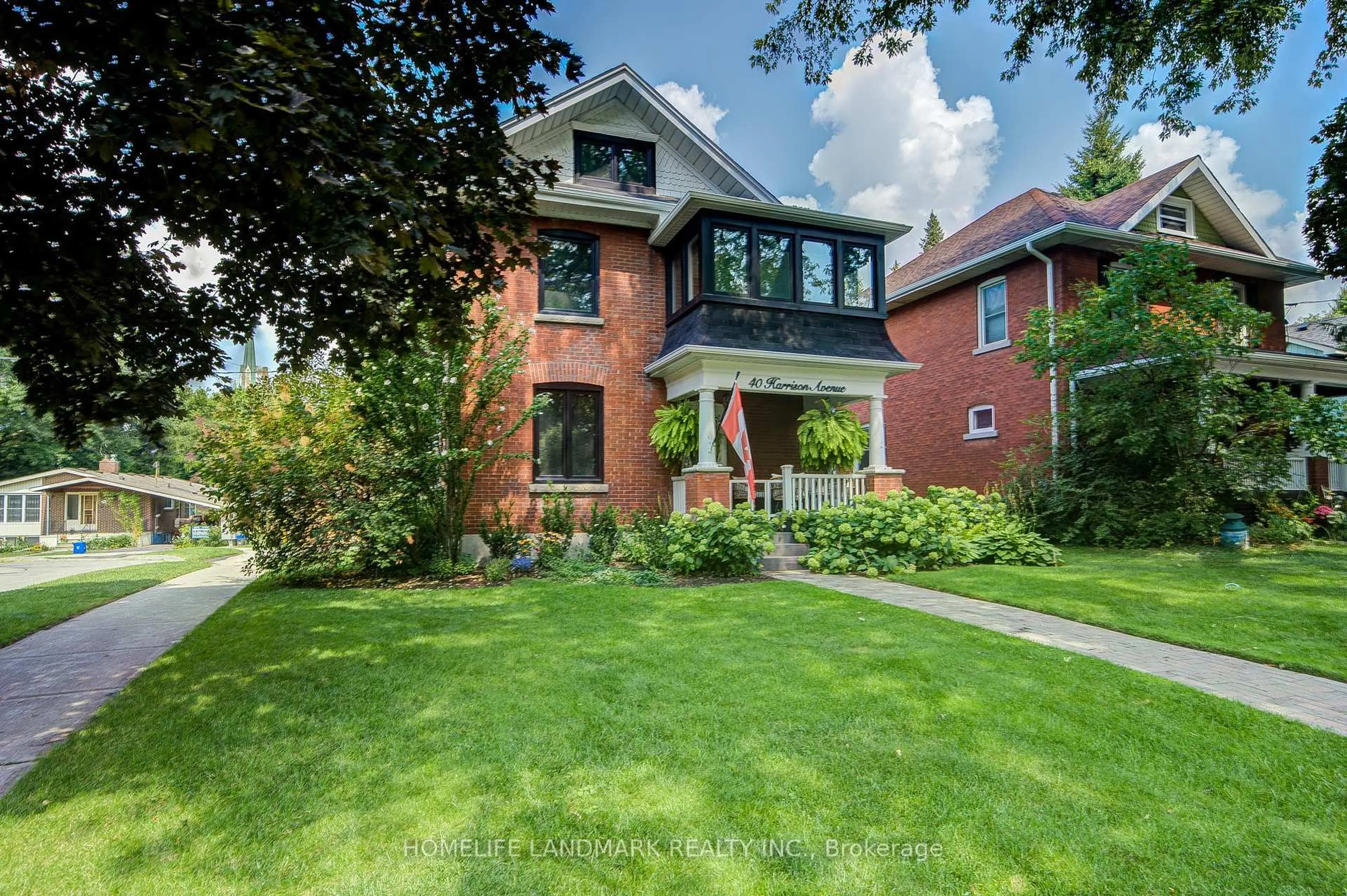 Home with brick exterior material, street for 40 Harrison Ave, Aurora Ontario L4G 1E1