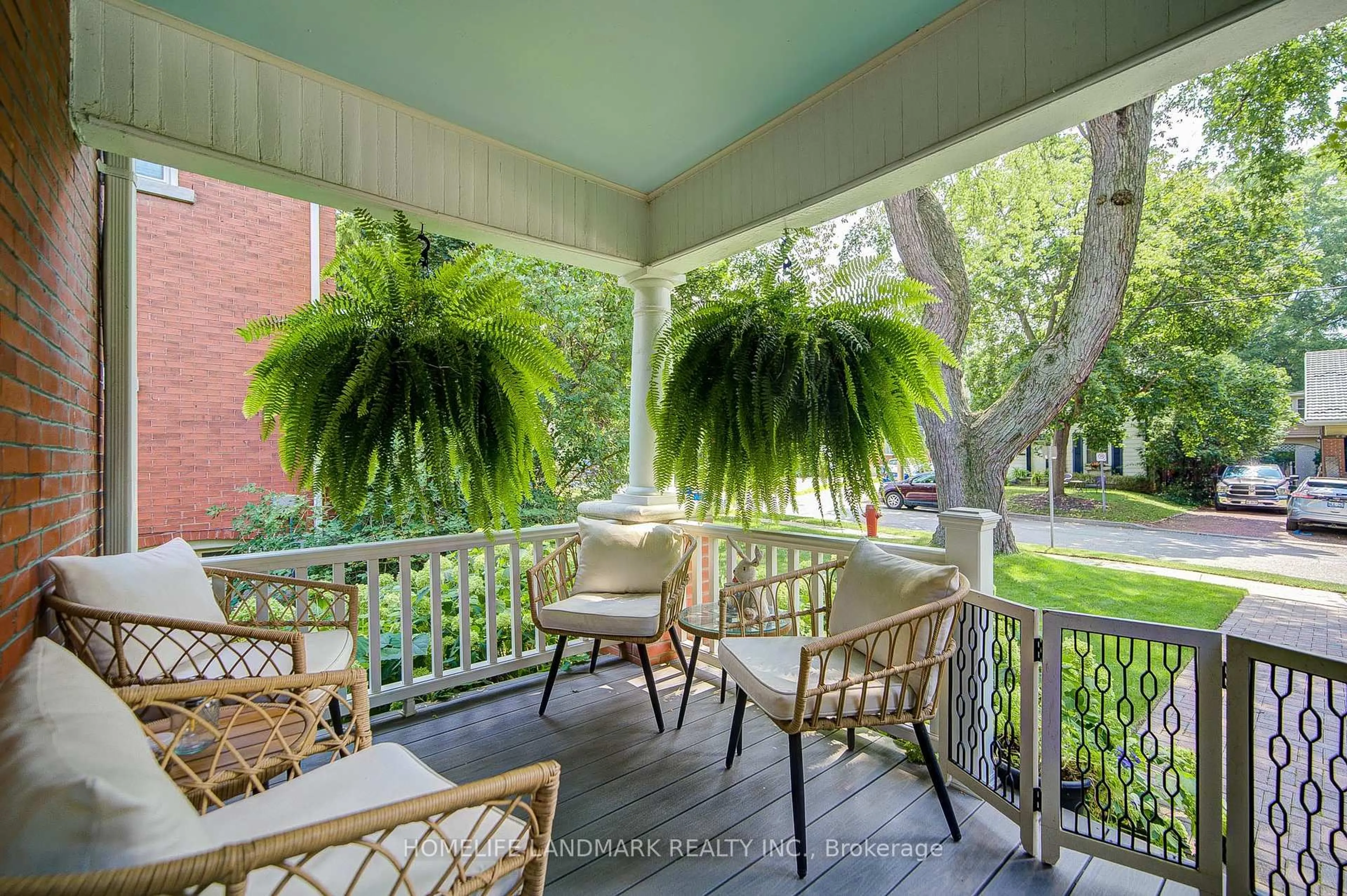 Patio, street for 40 Harrison Ave, Aurora Ontario L4G 1E1