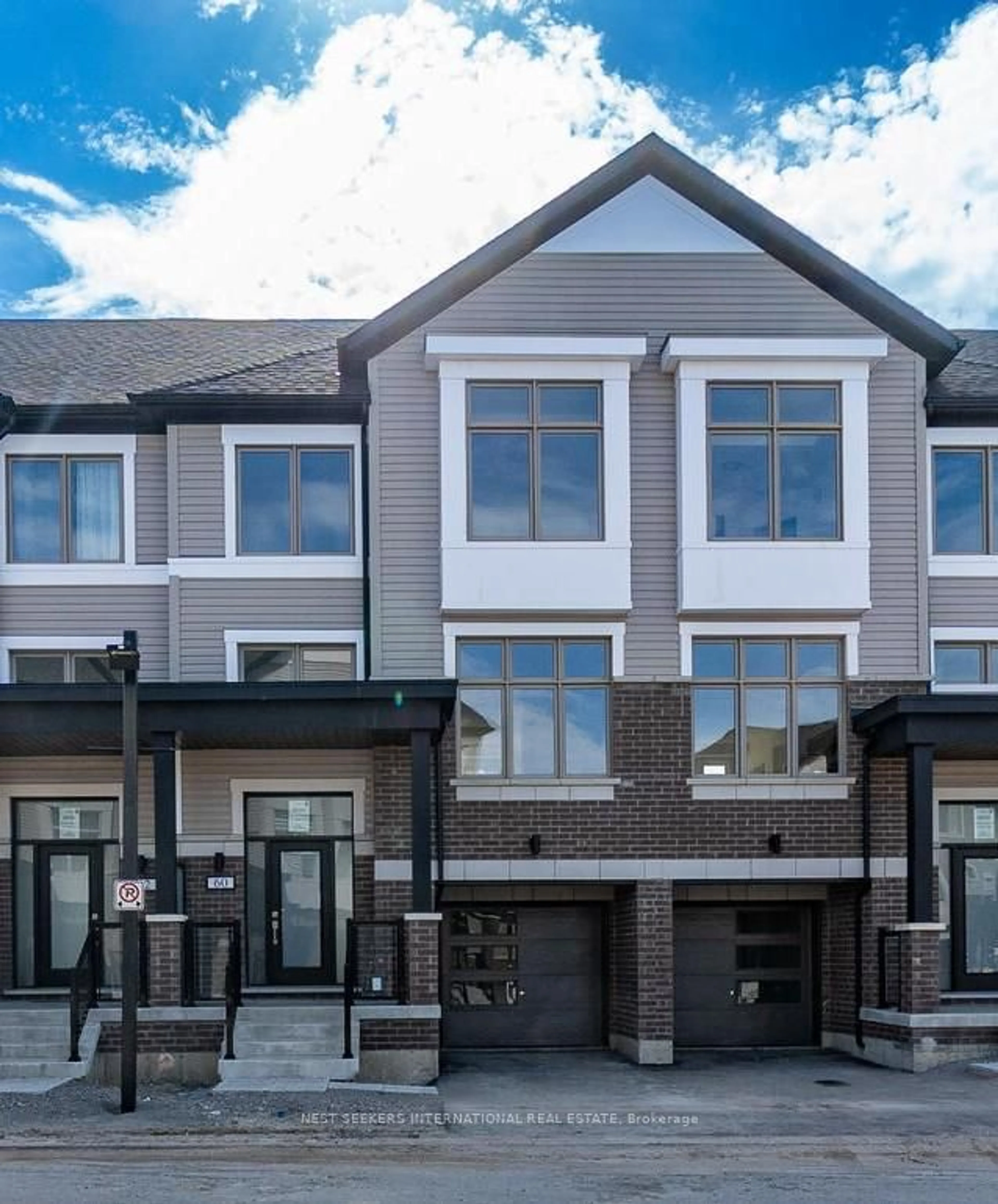Home with vinyl exterior material, street for 60 Totten Tr, New Tecumseth Ontario L0G 1W0