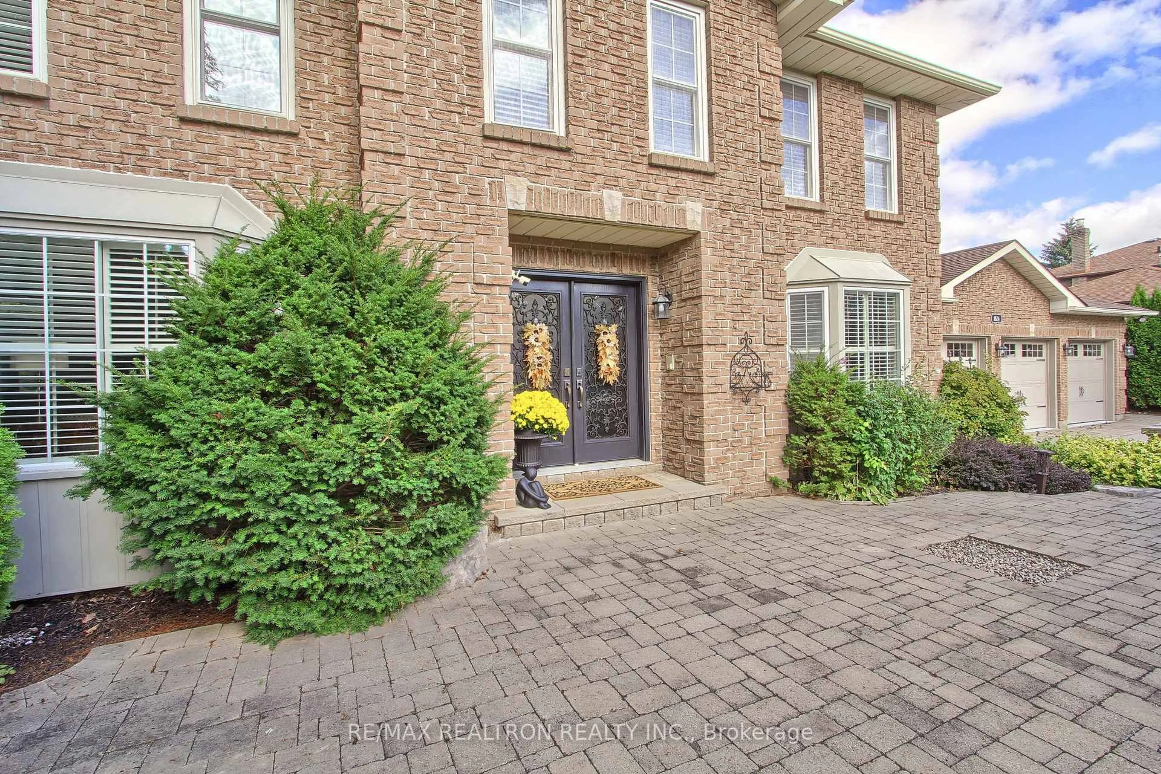 Home with brick exterior material, street for 1824 Mount Albert Rd, East Gwillimbury Ontario L0G 1V0