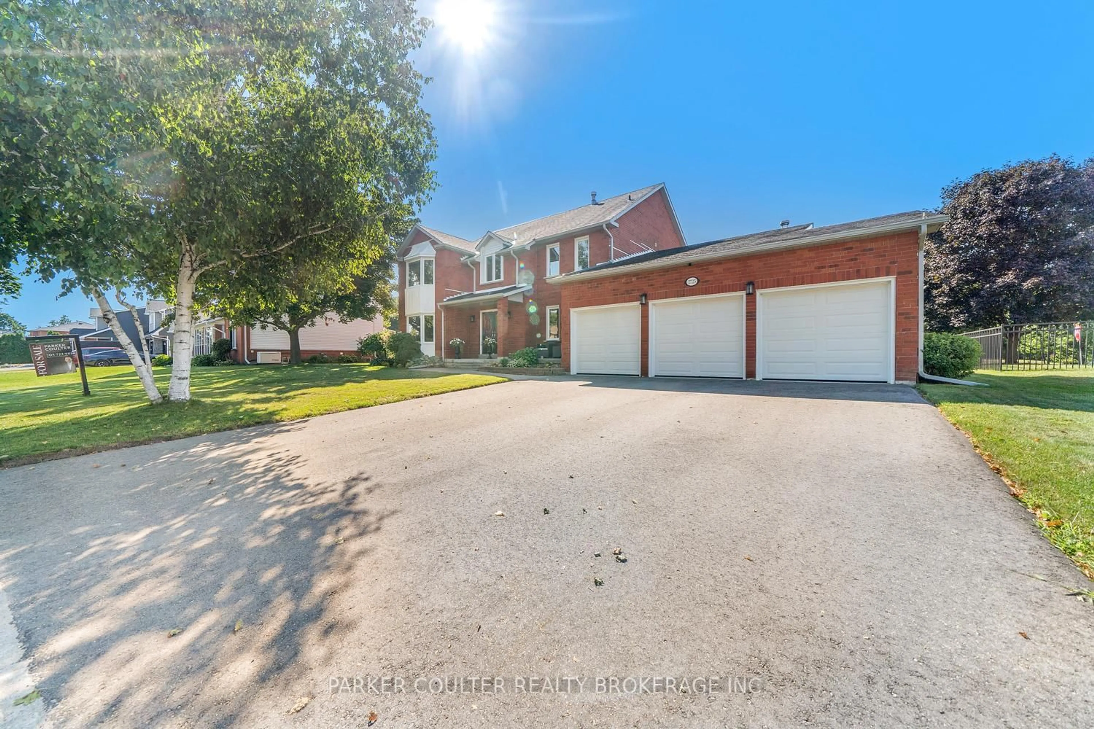 A pic from outside/outdoor area/front of a property/back of a property/a pic from drone, street for 2725 Shering Cres, Innisfil Ontario L9S 1G9