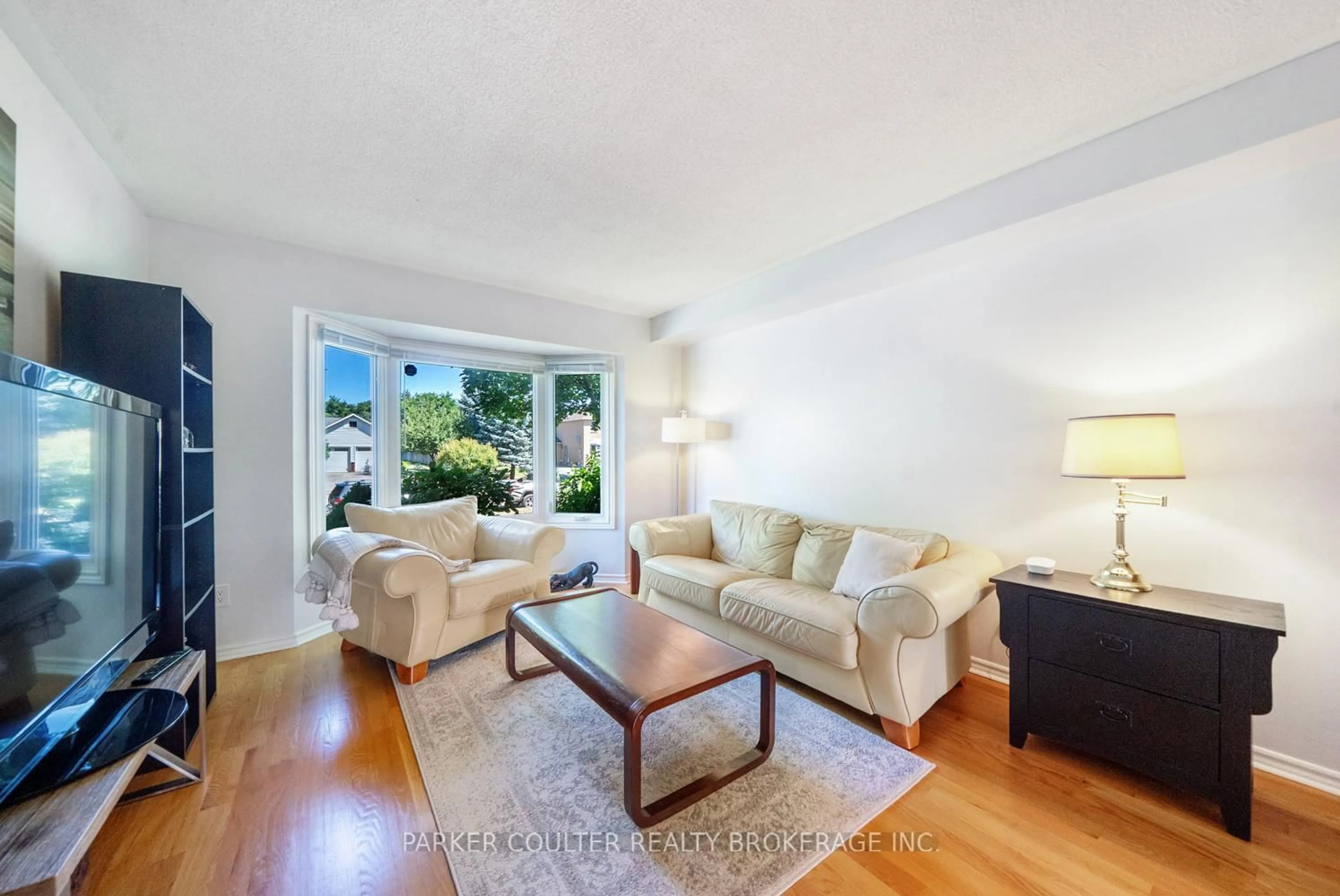 Living room with furniture, unknown for 2725 Shering Cres, Innisfil Ontario L9S 1G9