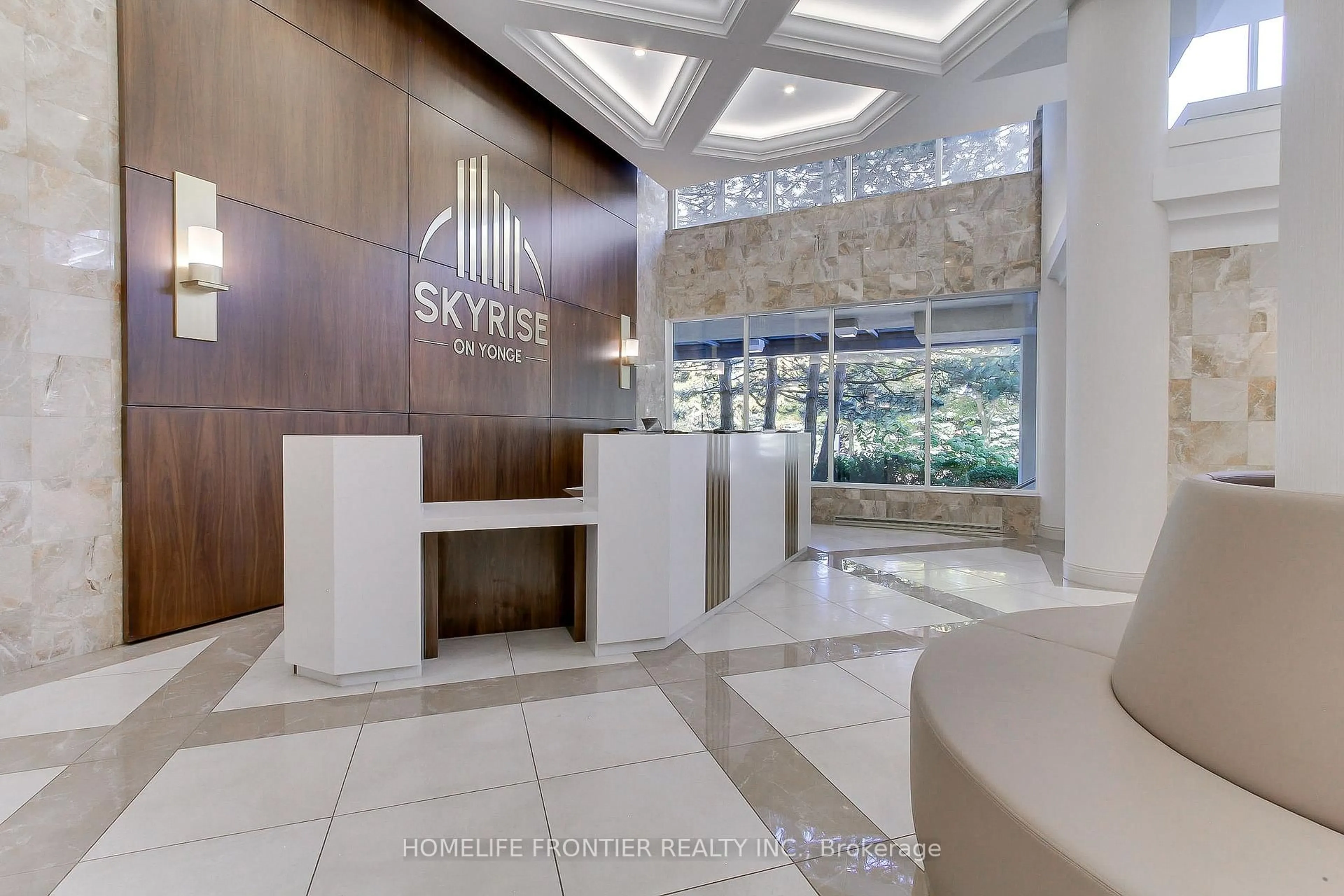 Indoor foyer for 7300 Yonge St #411, Vaughan Ontario L4J 7Y5