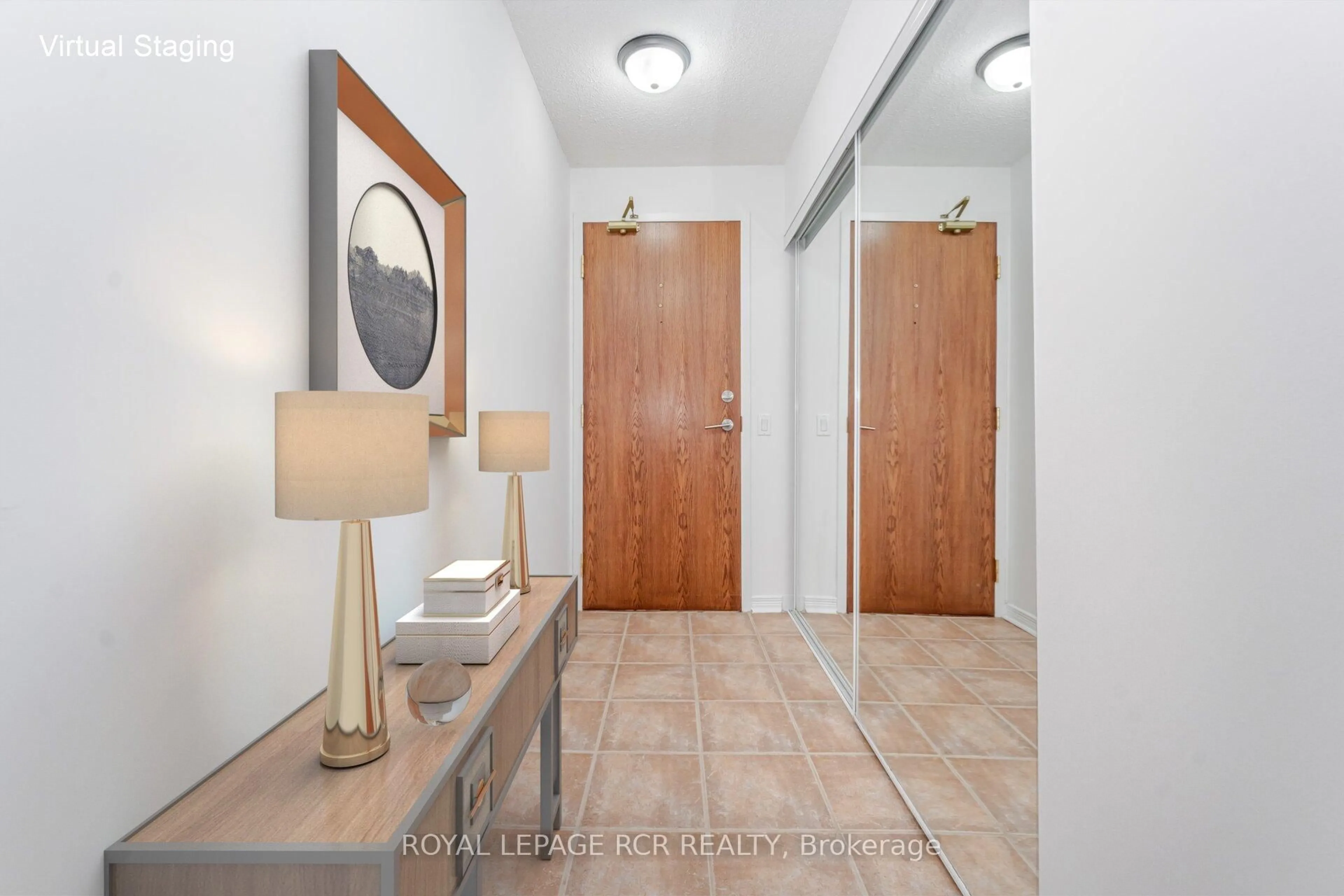 Indoor entryway for 11 Oneida Cres #301, Richmond Hill Ontario L4B 0A1