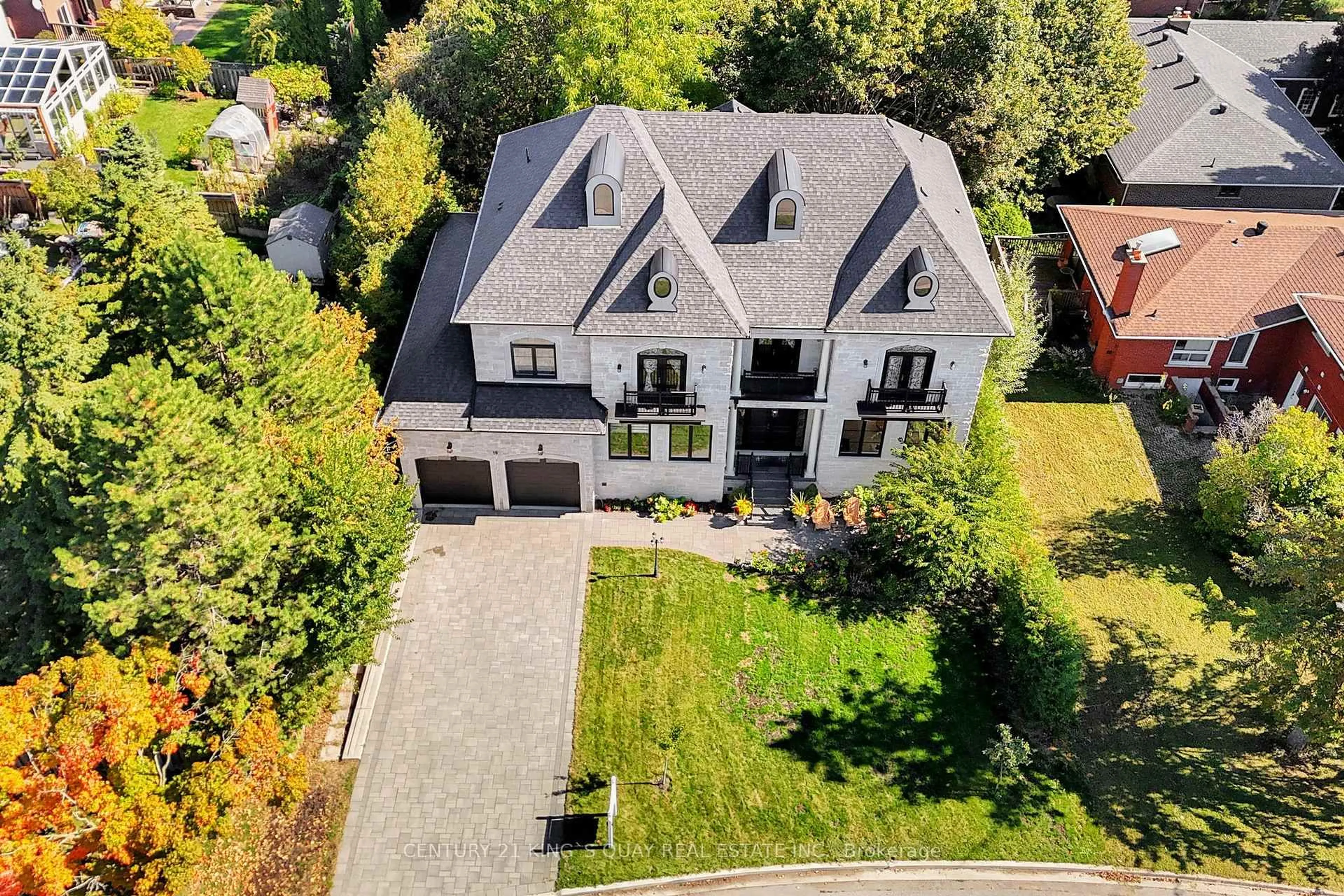A pic from outside/outdoor area/front of a property/back of a property/a pic from drone, street for 19 Blyth St, Richmond Hill Ontario L4E 2Y2