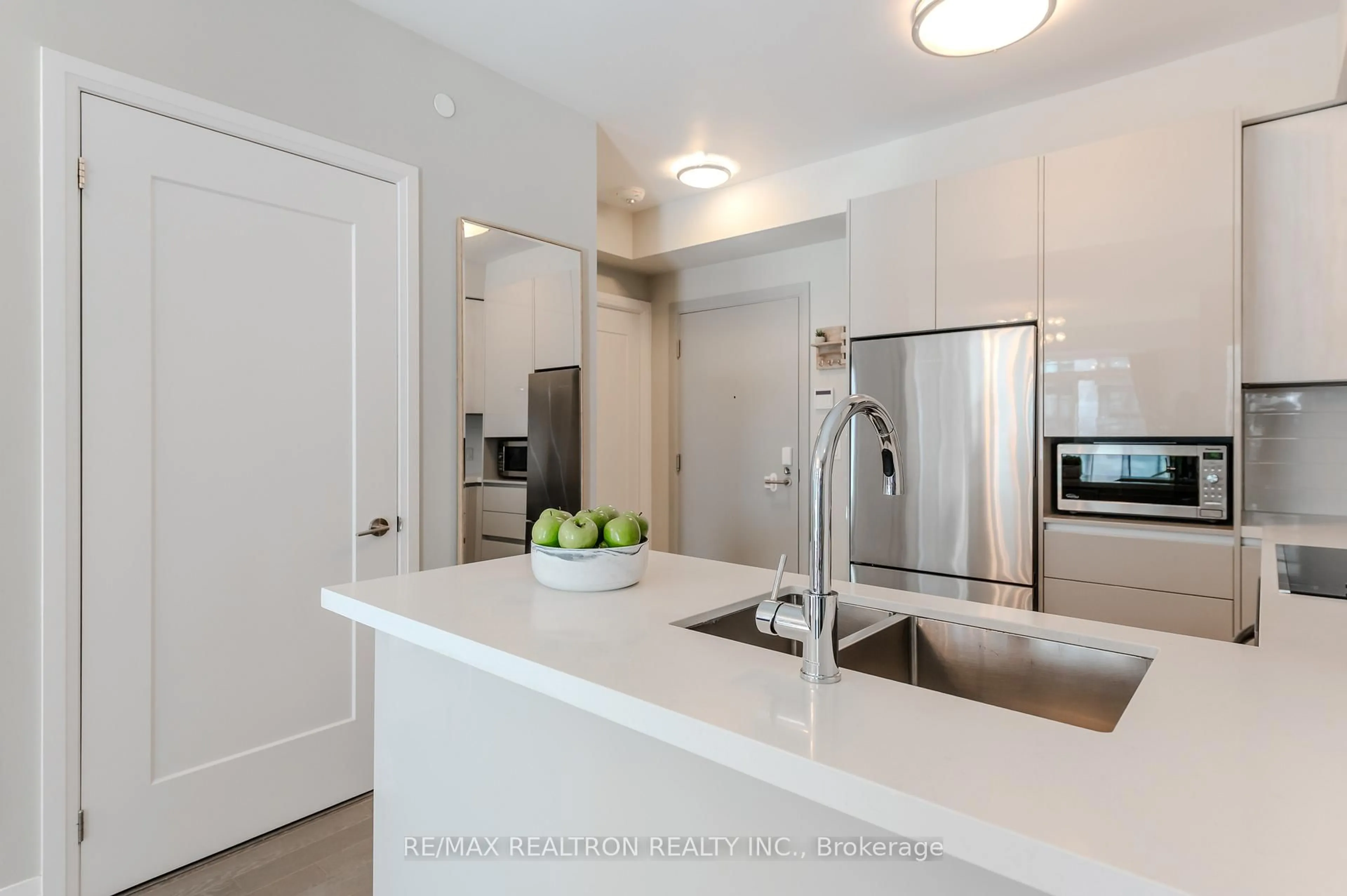 Open concept kitchen, ceramic/tile floor for 398 HIGHWAY 7 EAST #710, Richmond Hill Ontario L4B 0G6