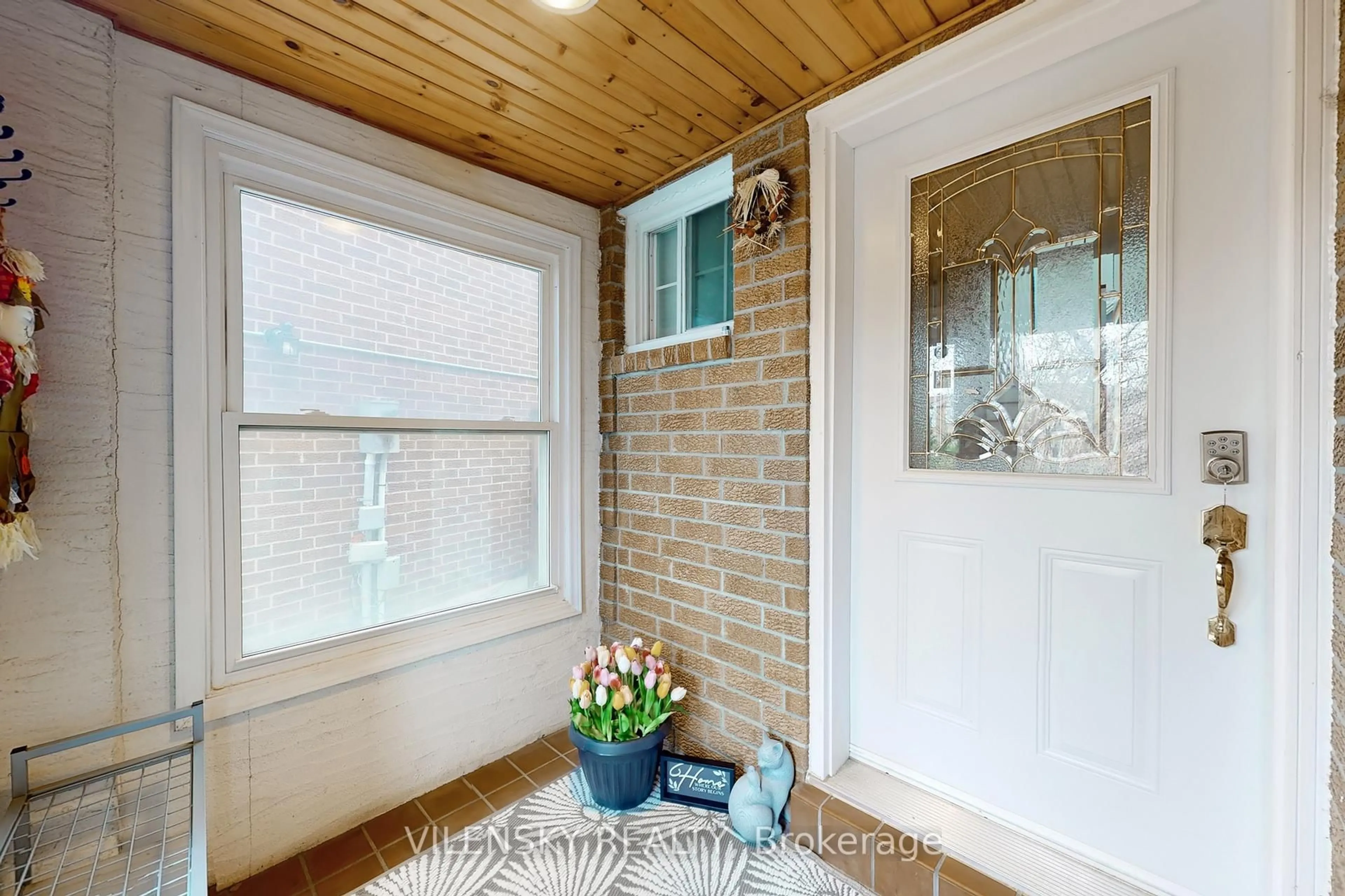 Indoor entryway for 31 Royal Colwood Crt, Vaughan Ontario L4K 2J3