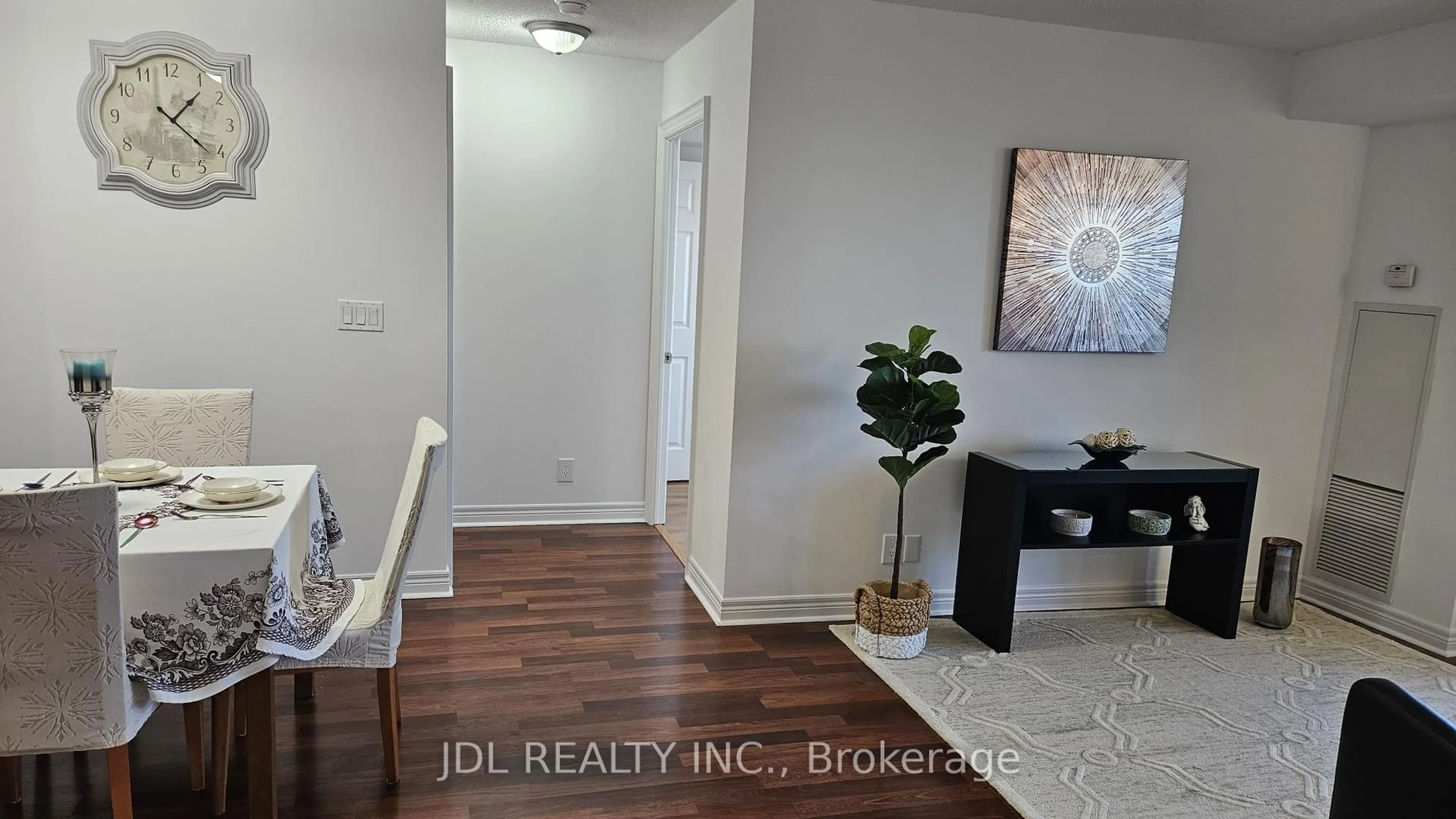 Indoor entryway for 33 Cox Blvd #718, Markham Ontario L3R 8A6