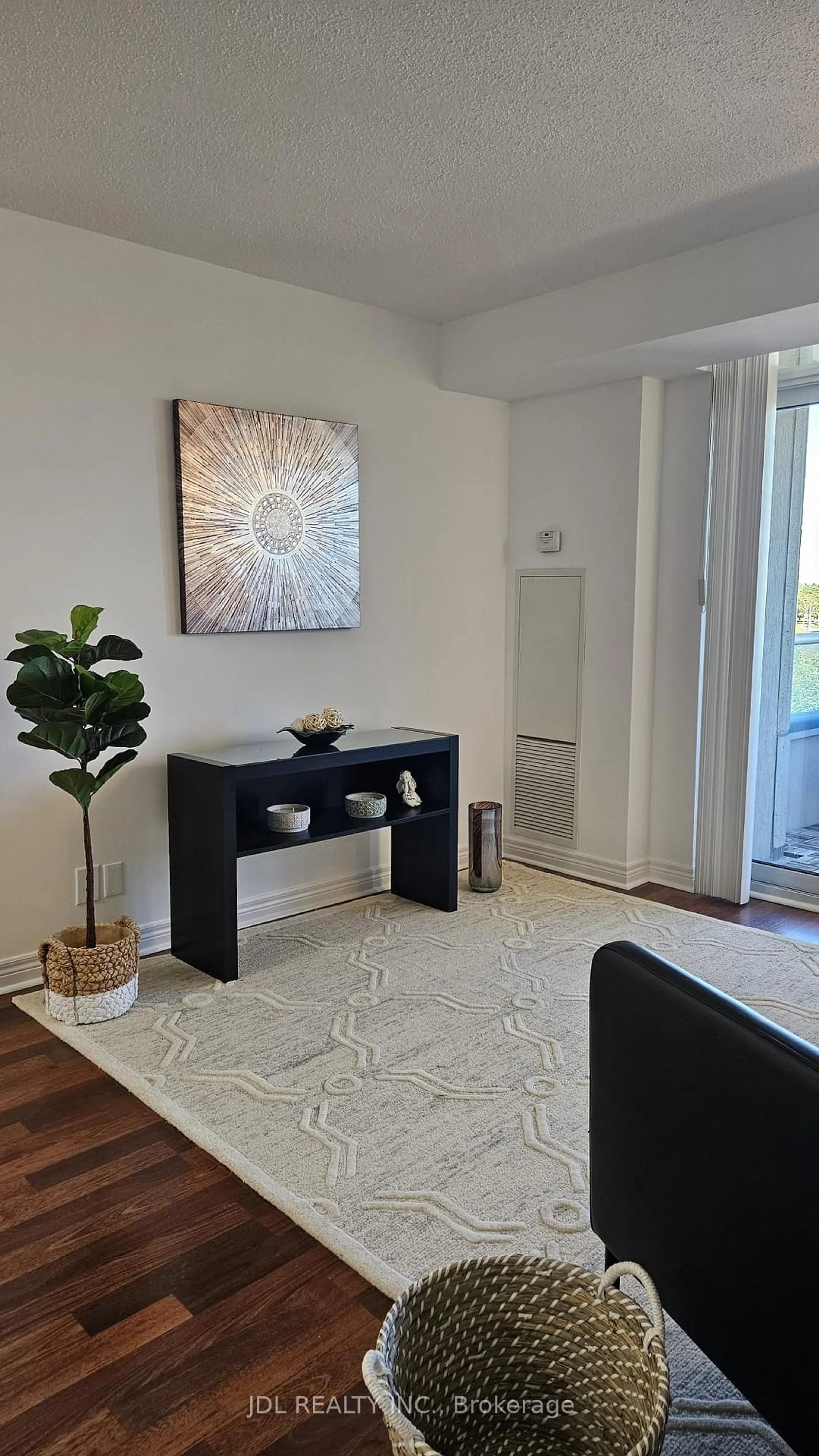 Indoor entryway for 33 Cox Blvd #718, Markham Ontario L3R 8A6