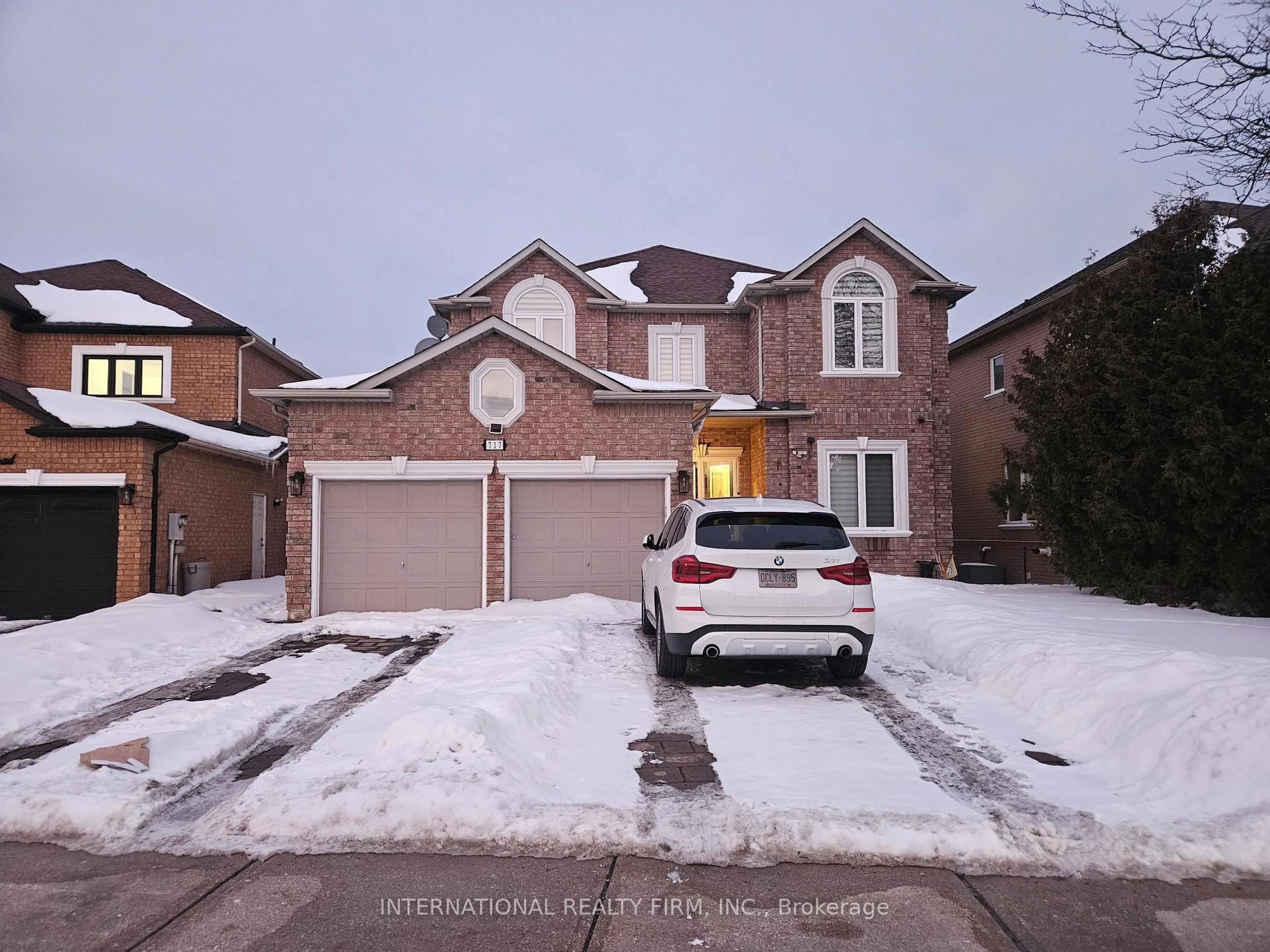 A pic from outside/outdoor area/front of a property/back of a property/a pic from drone, street for 717 Vaughan Mills Rd, Vaughan Ontario L4H 1H6