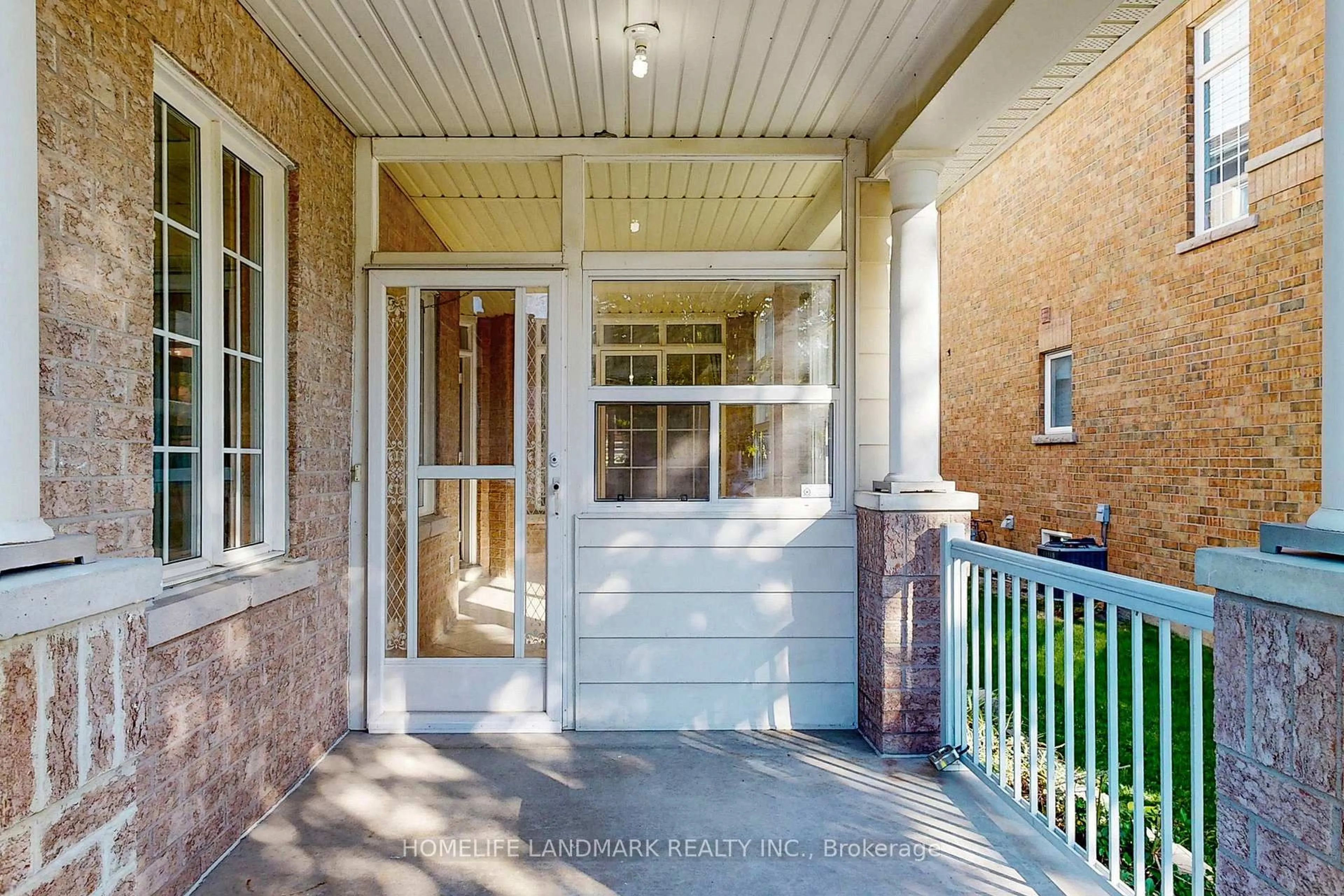 Indoor entryway for 62 Elmrill Rd, Markham Ontario L6C 2P1