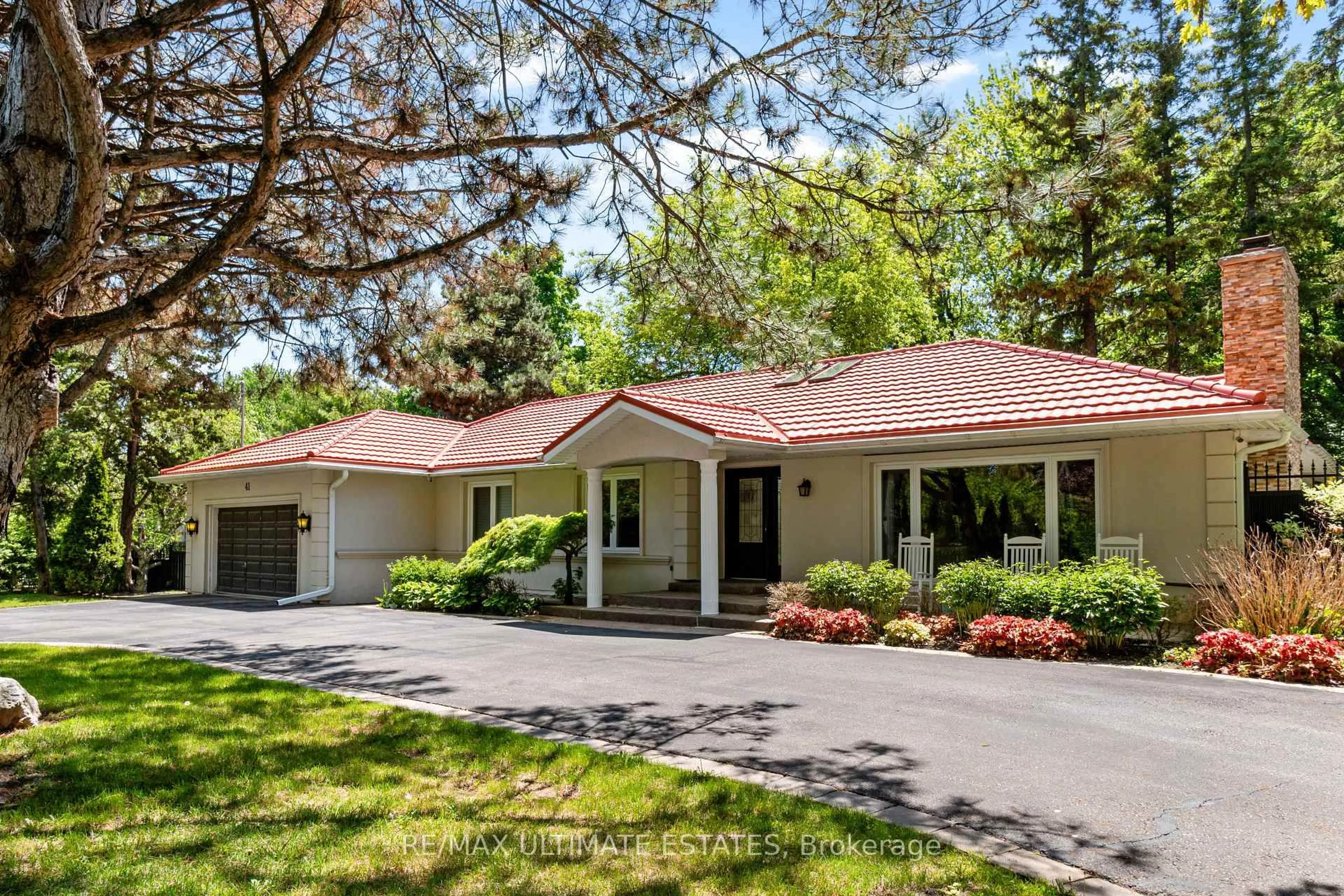 Home with vinyl exterior material, street for 41 Thornridge Dr, Vaughan Ontario L4J 1C7