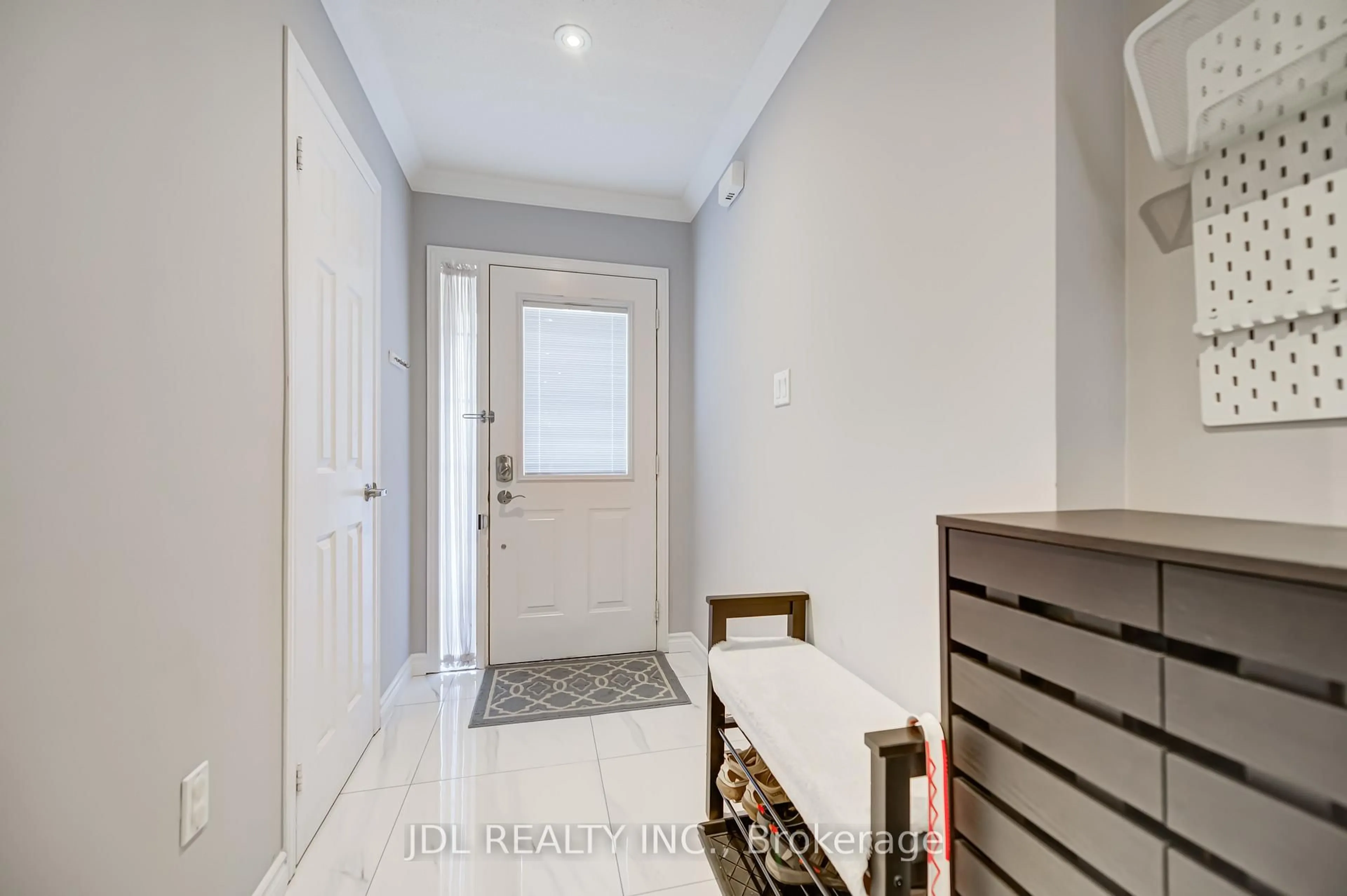 Indoor entryway for 103 Thoroughbred Way, Markham Ontario L6C 0B7