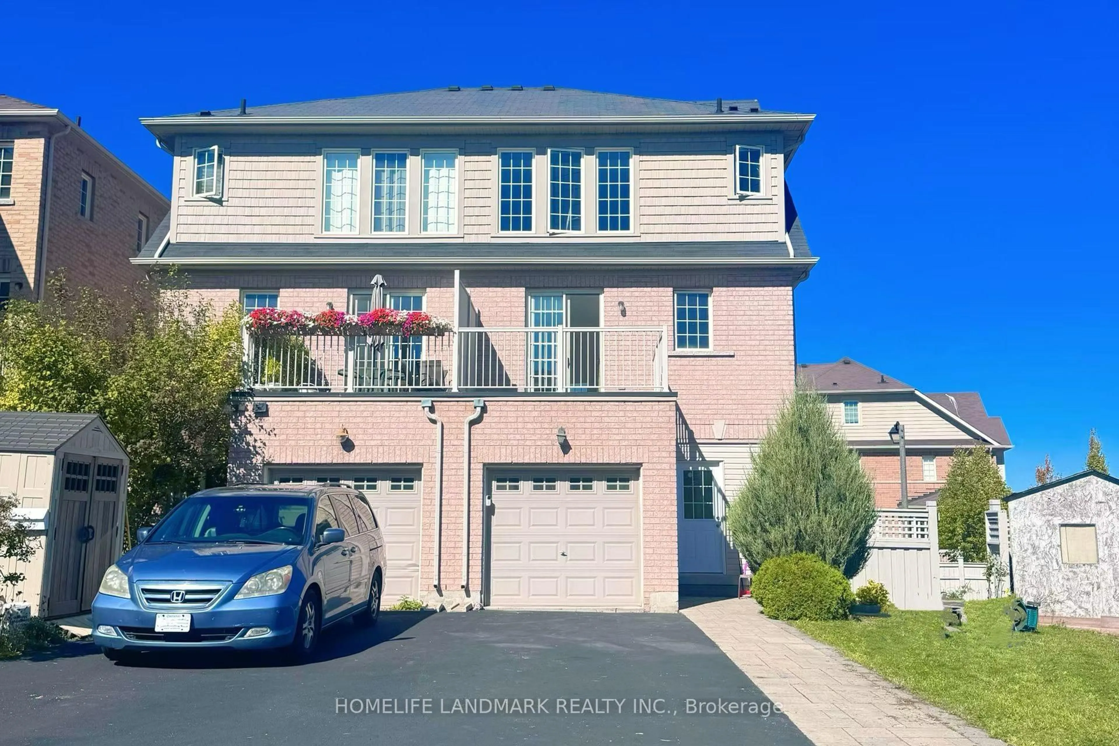 A pic from outside/outdoor area/front of a property/back of a property/a pic from drone, street for 1 Garden Trail Rd, Markham Ontario L6B 0T4