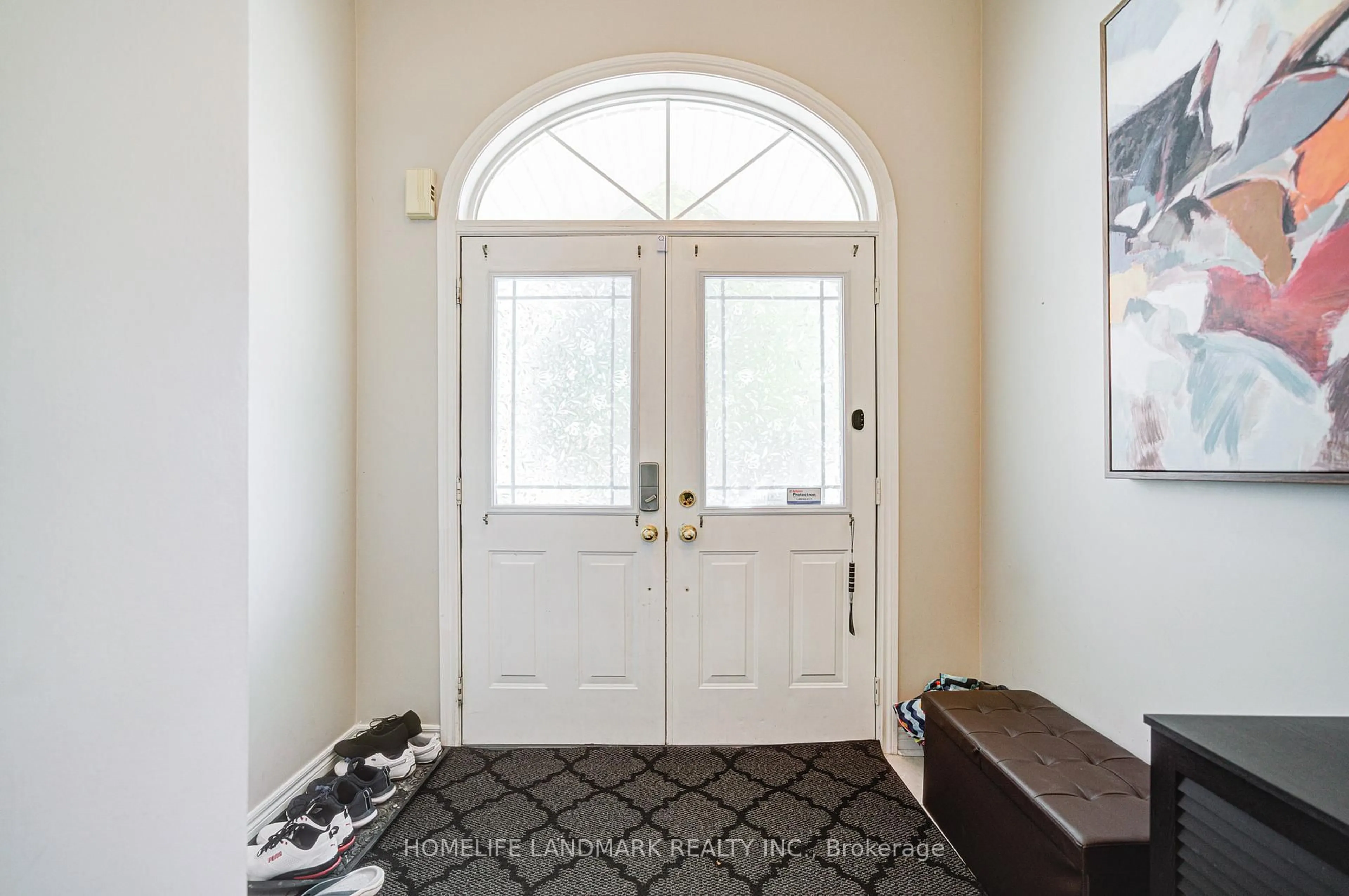 Indoor entryway for 194 Dean Burton Lane, Newmarket Ontario L3X 3C4