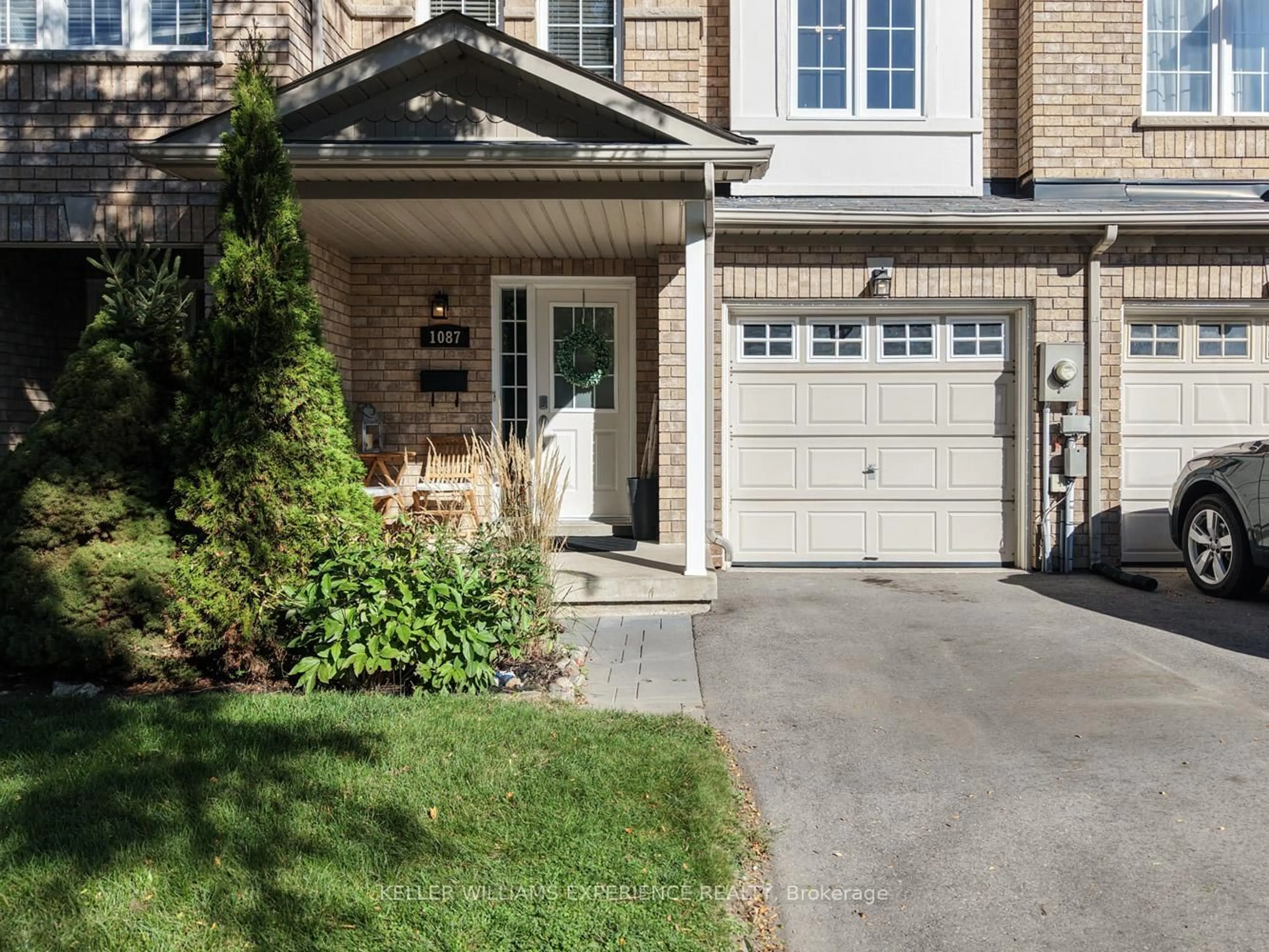 Home with brick exterior material, street for 1087 Brook Gardens Marsh #2, Newmarket Ontario L3Y 8W6