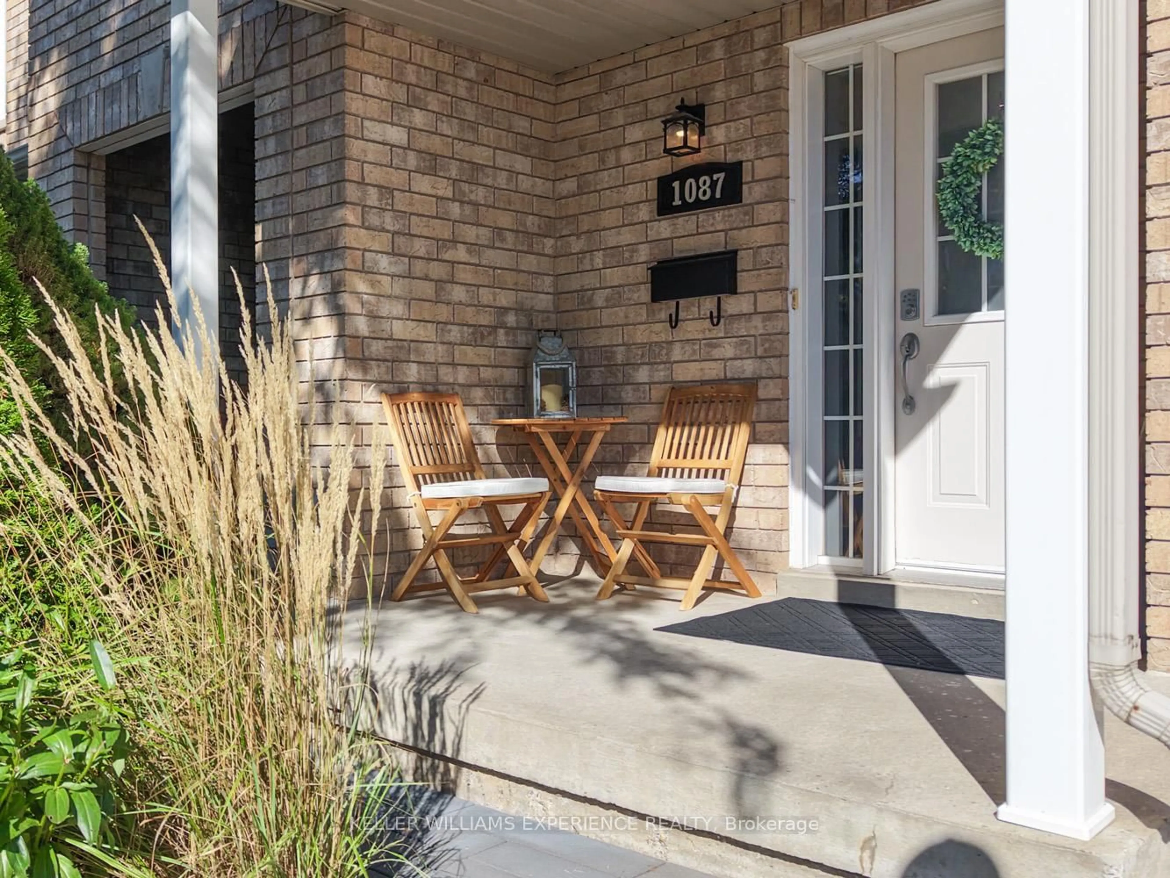 Patio, street for 1087 Brook Gardens Marsh #2, Newmarket Ontario L3Y 8W6