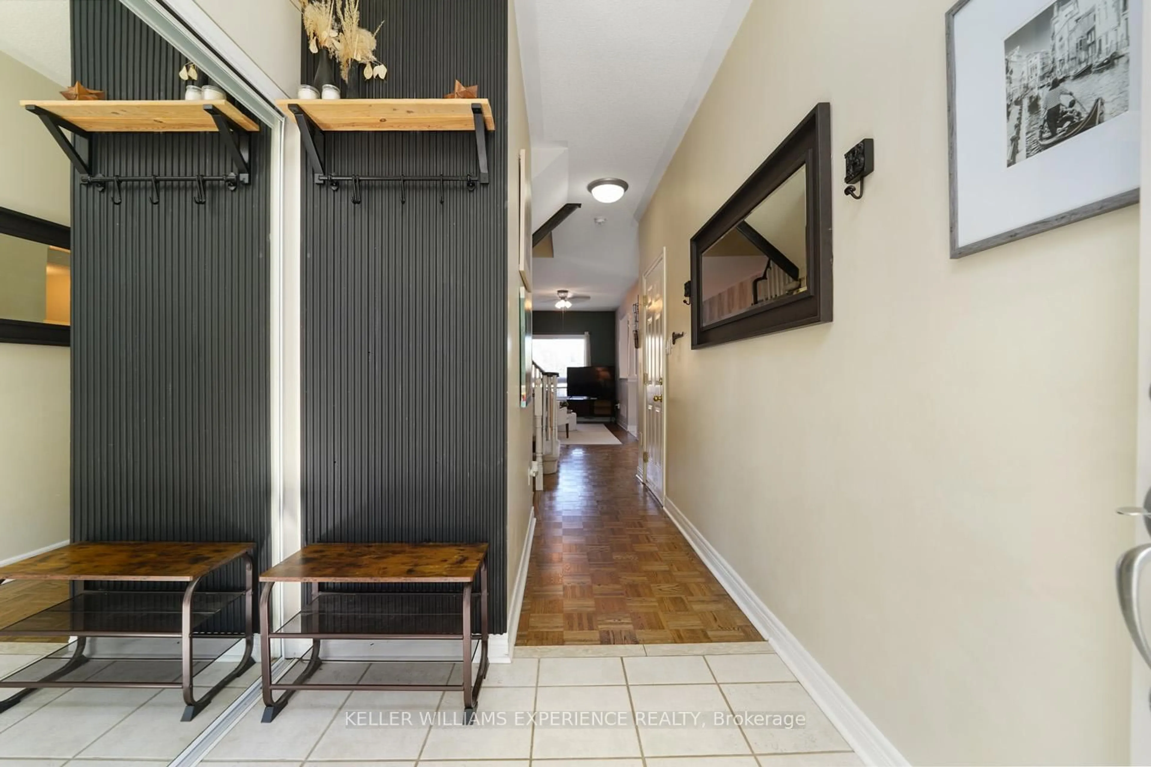 Indoor entryway for 1087 Brook Gardens Marsh #2, Newmarket Ontario L3Y 8W6