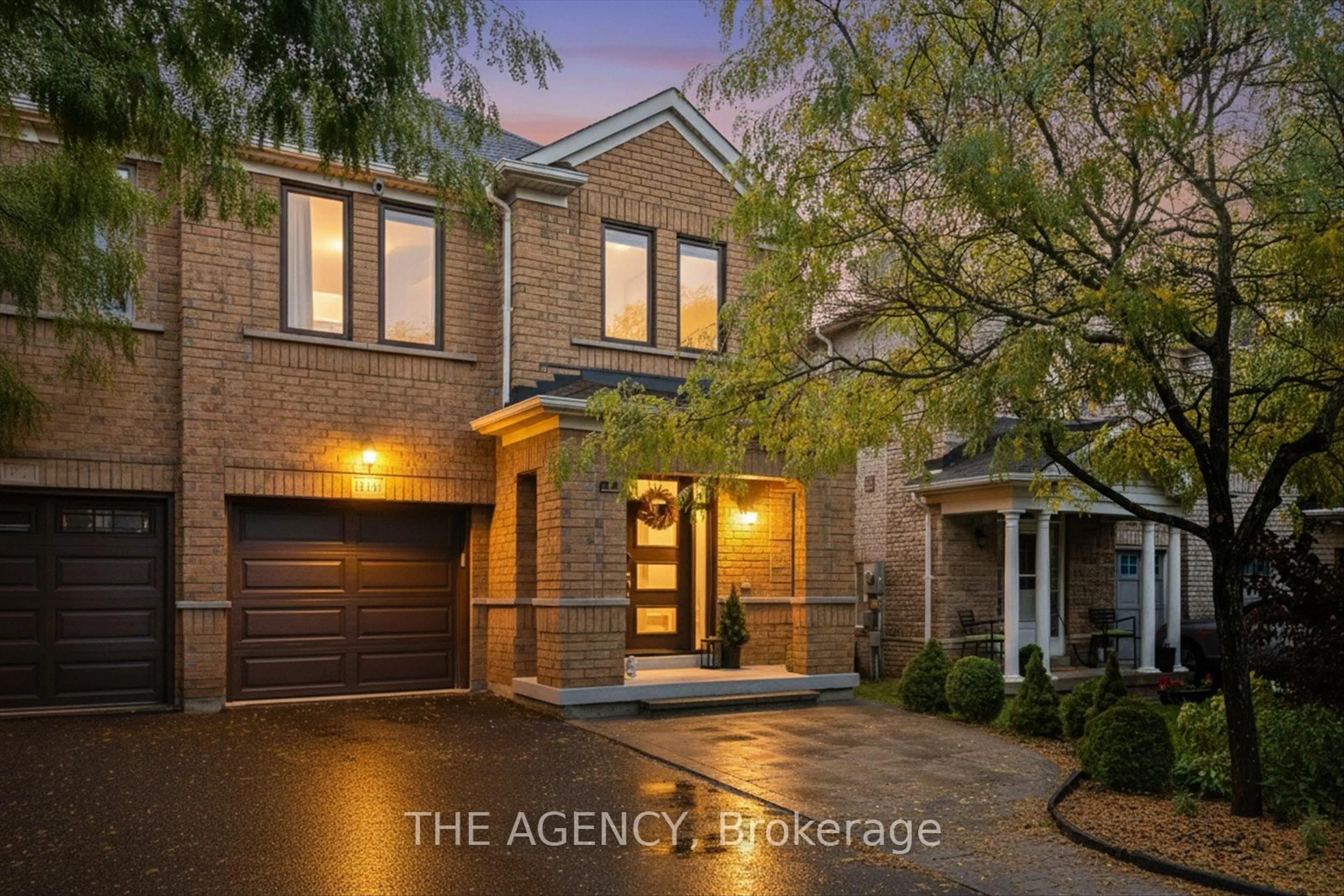 Home with brick exterior material, street for 908 Oaktree Cres, Newmarket Ontario L3X 2Z1