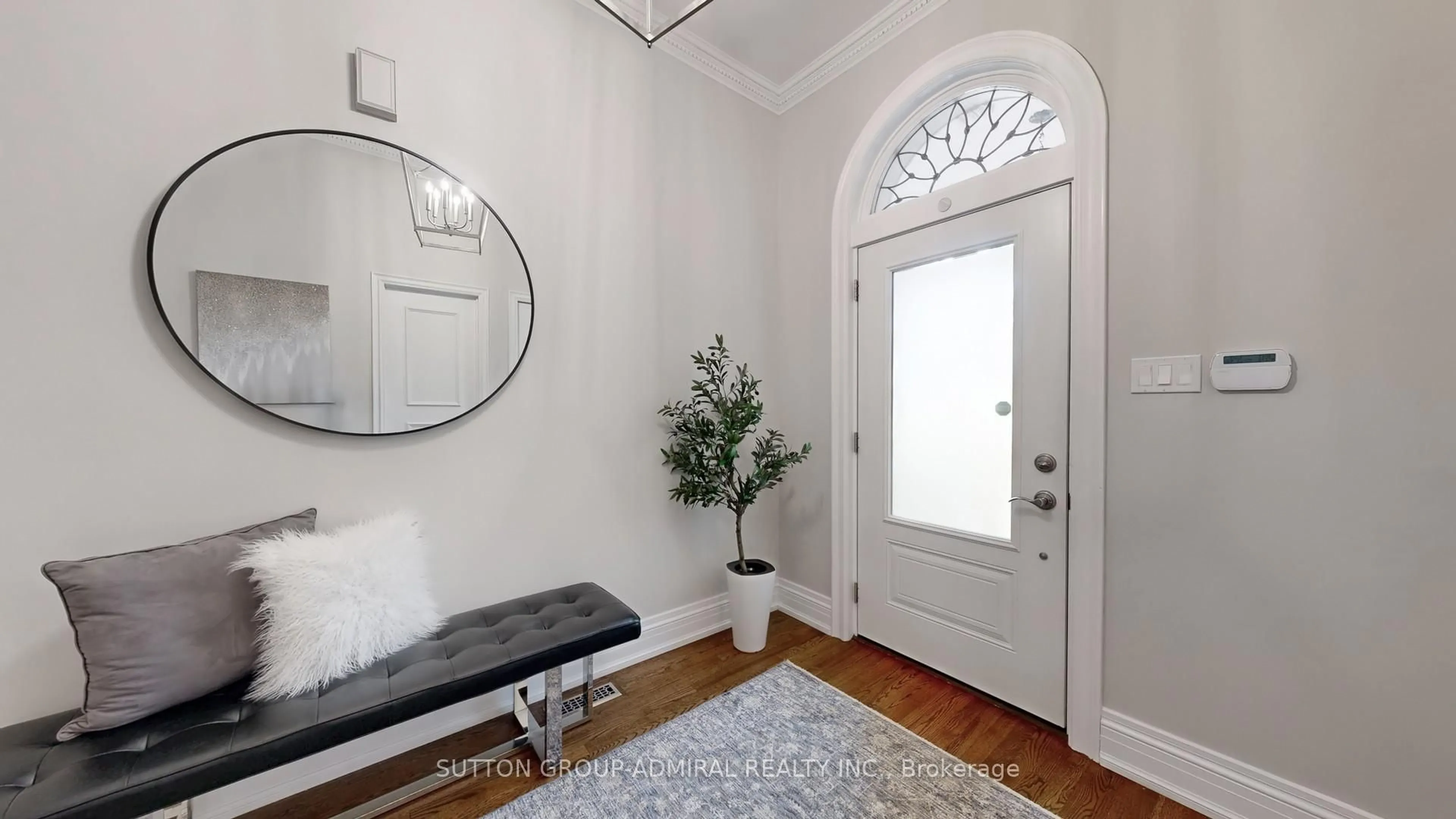 Indoor entryway for 60 Baynards Lane, Richmond Hill Ontario L4C 9B4