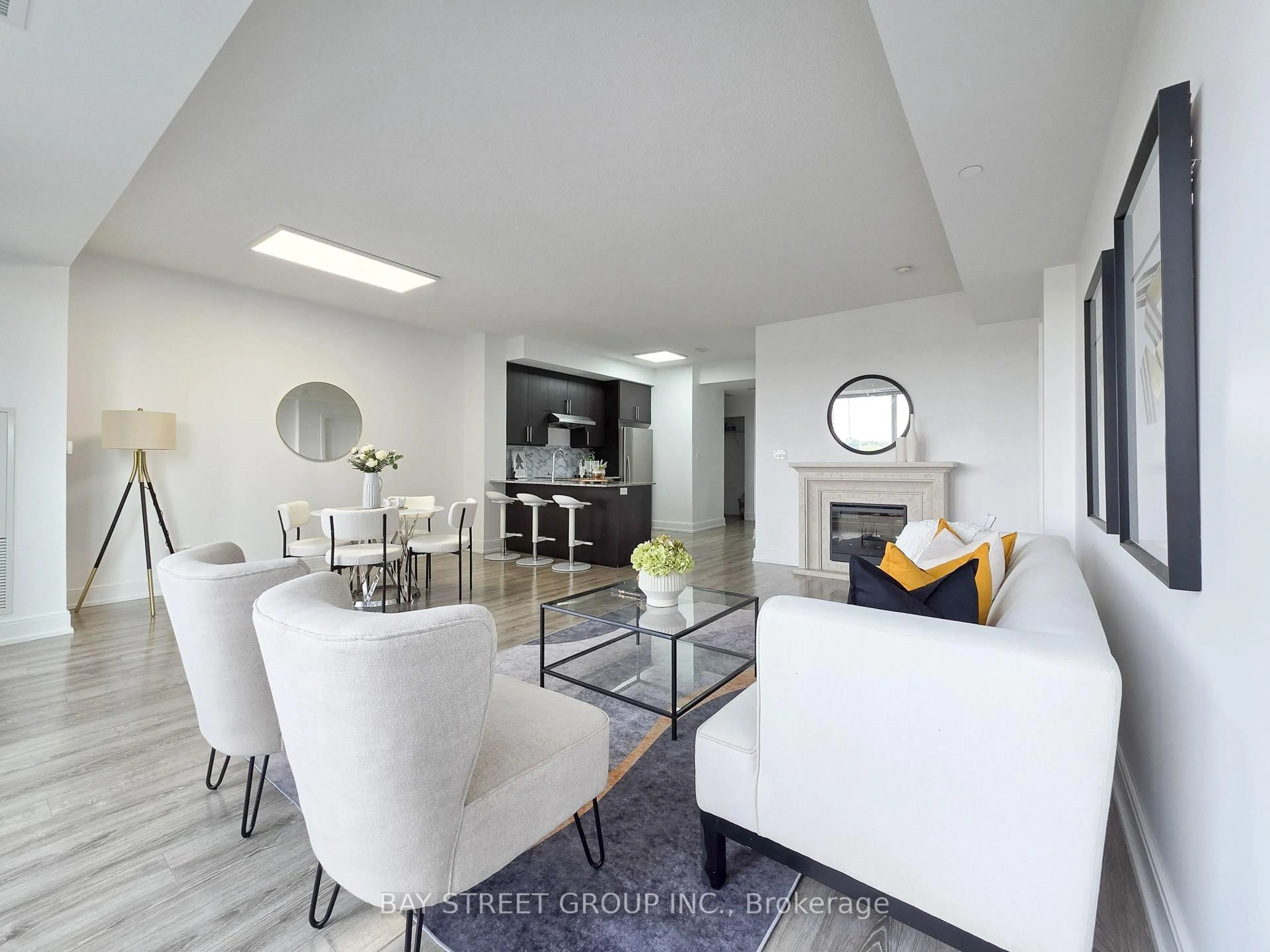 Living room with furniture, unknown for 9608 Yonge St #705B, Richmond Hill Ontario L4C 0X4