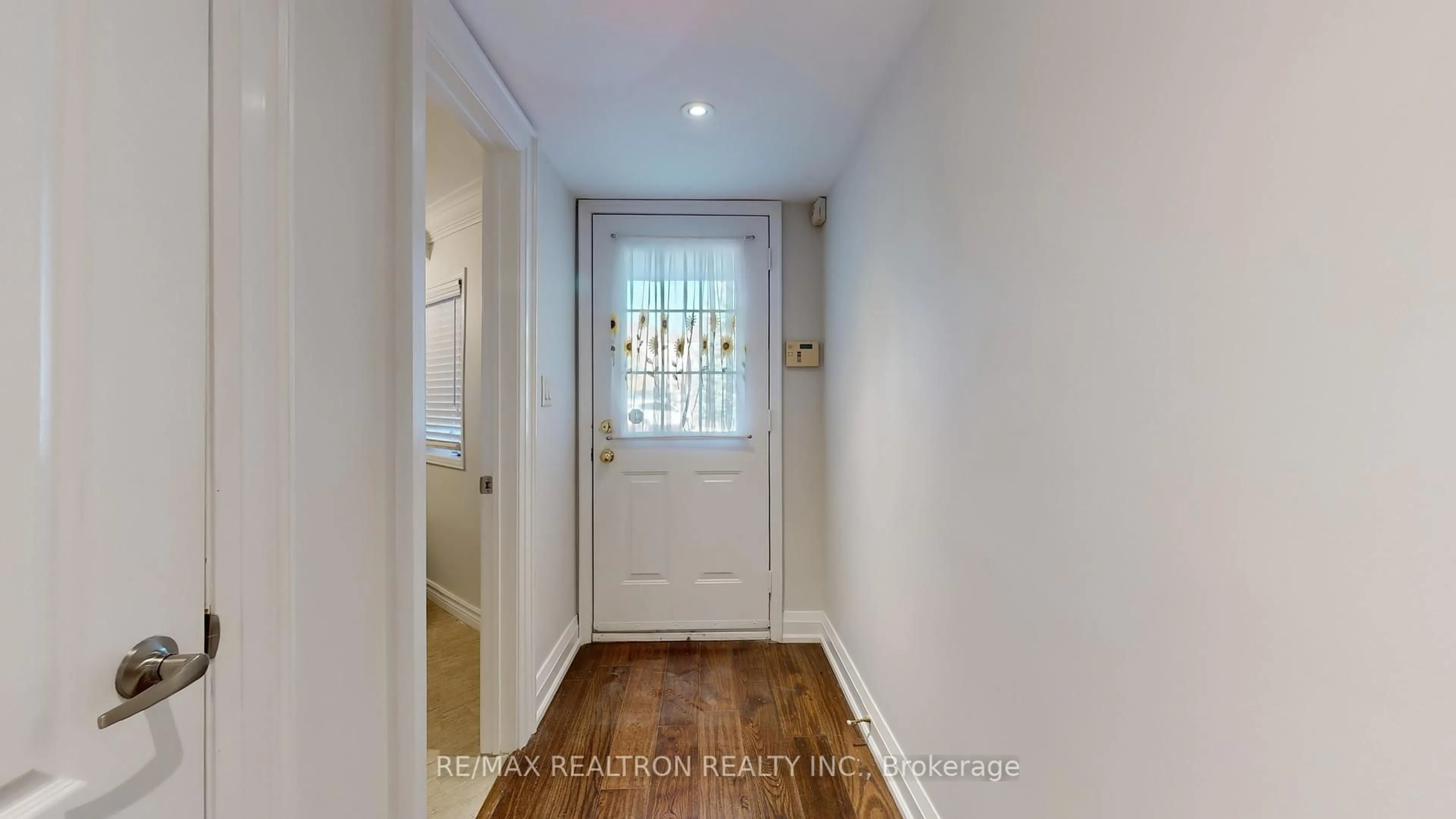 Indoor entryway for 10 Post Oak Dr #7, Richmond Hill Ontario L4E 4H8