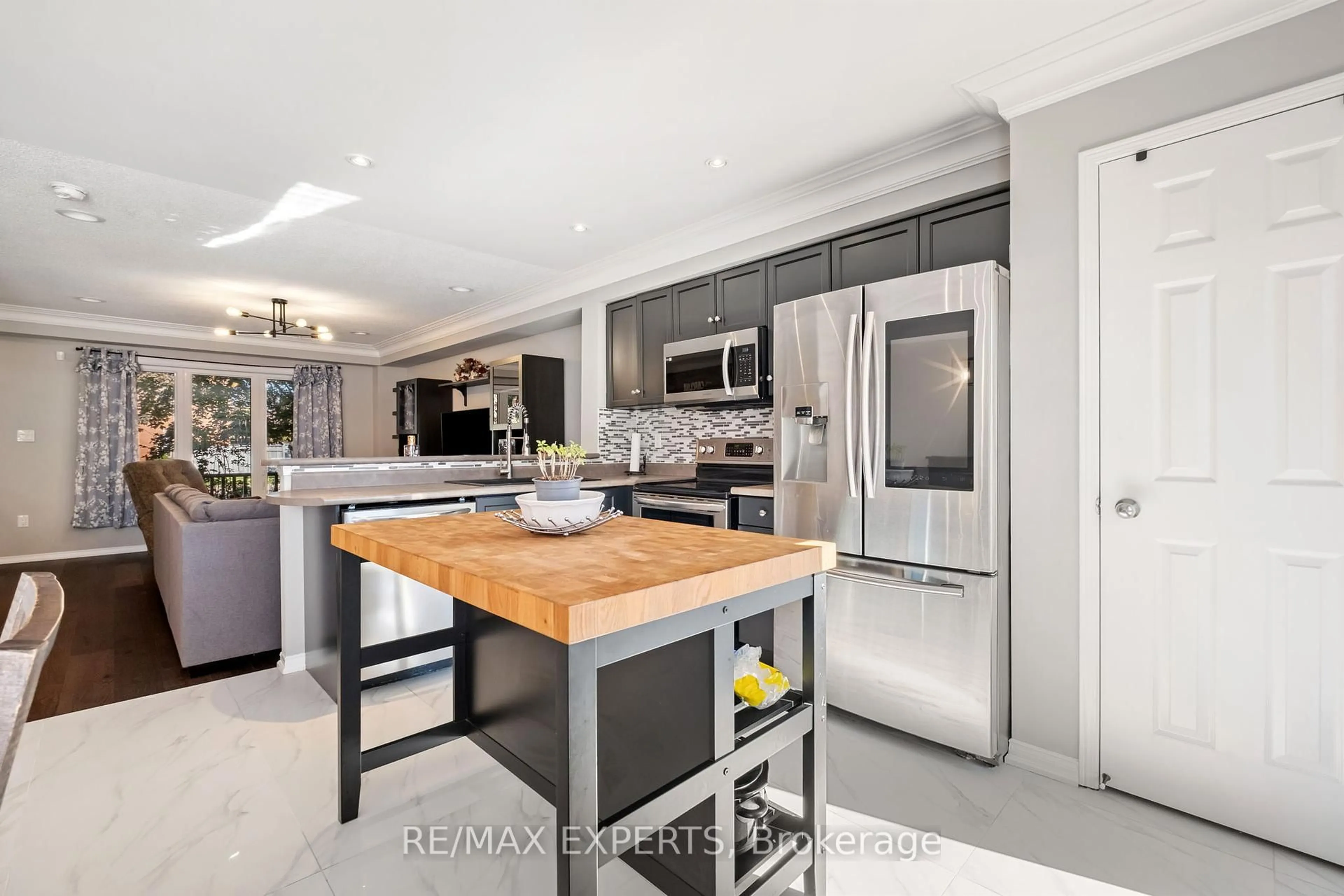 Open concept kitchen, ceramic/tile floor for 105 America Ave, Vaughan Ontario L6A 2X8