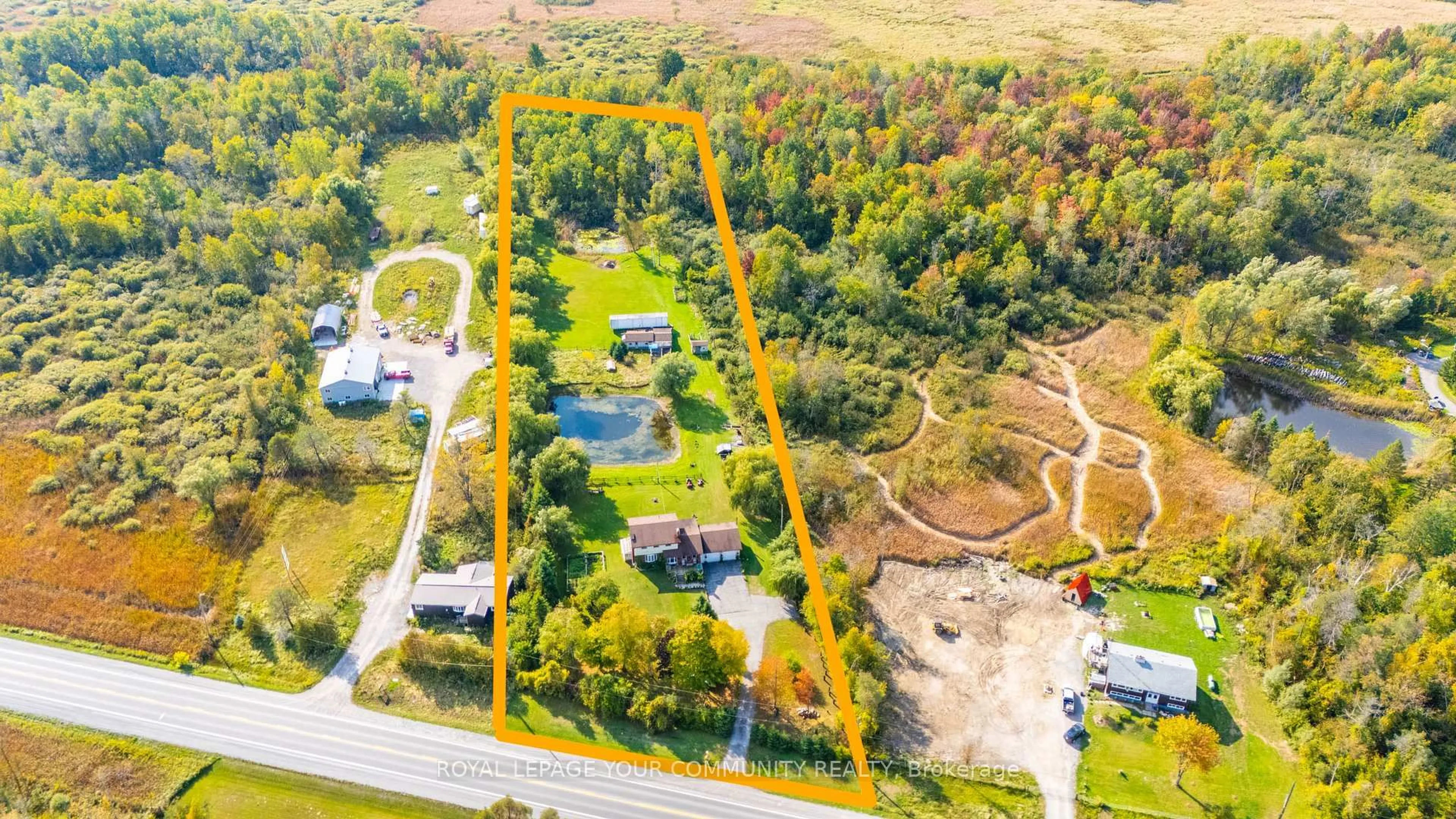 A pic from outside/outdoor area/front of a property/back of a property/a pic from drone, street for 23276 Highway 48 Rd, Georgina Ontario L0E 1L0